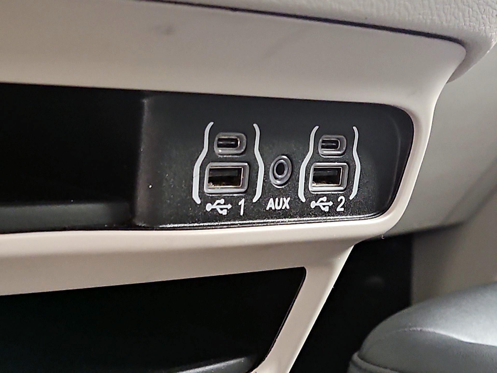 Thumbnail: 2024 Chrysler Pacifica - 18