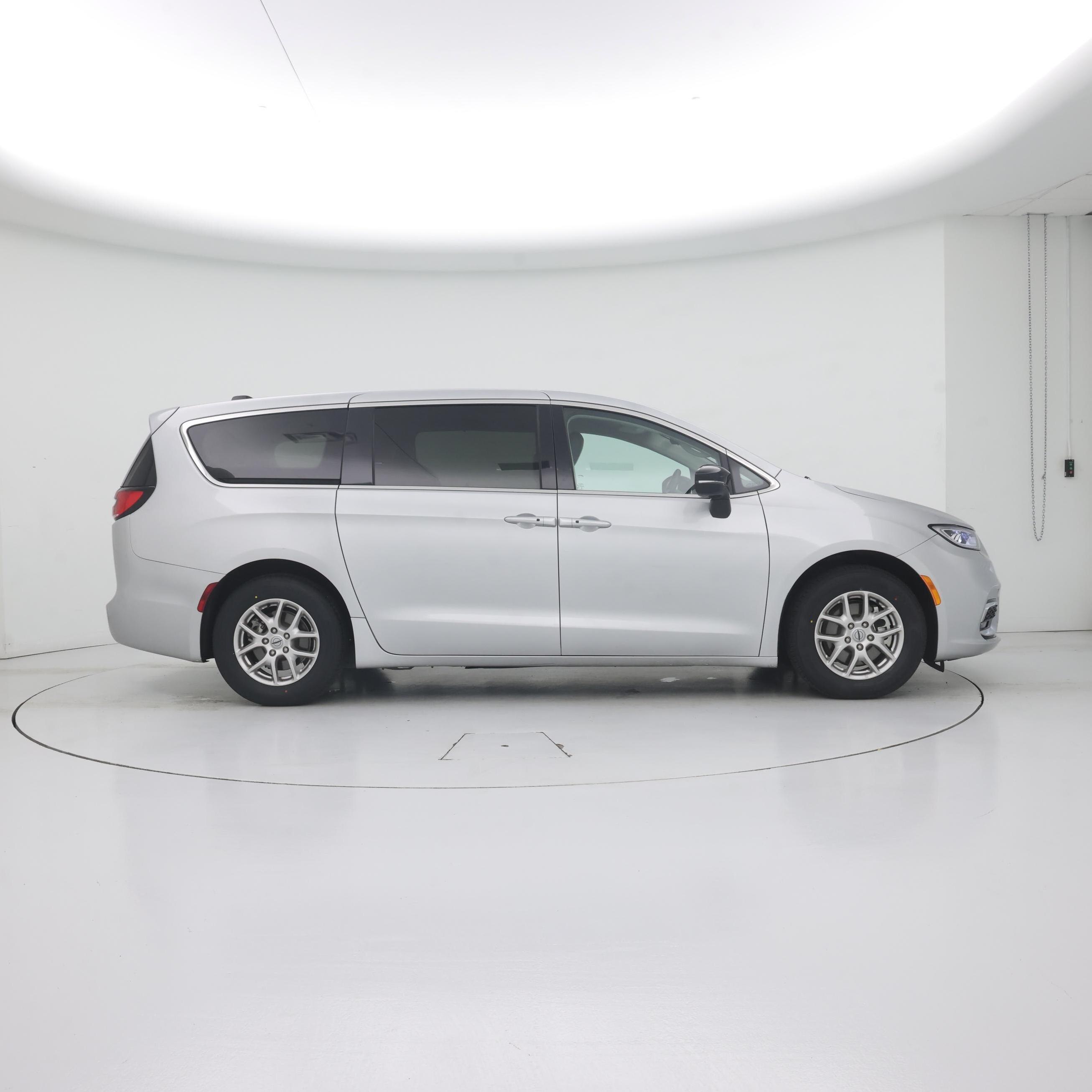 Thumbnail: 2024 Chrysler Pacifica - 7