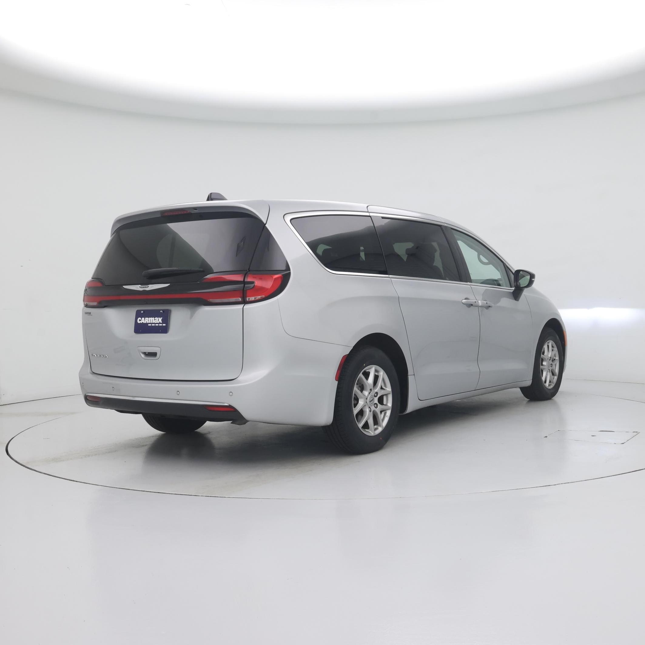 Thumbnail: 2024 Chrysler Pacifica - 8