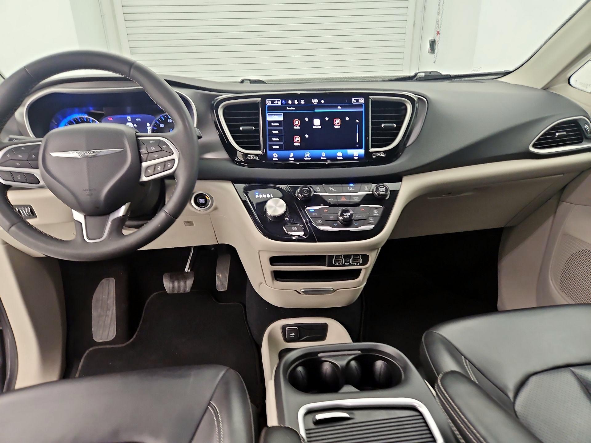 Thumbnail: 2023 Chrysler Pacifica - 9