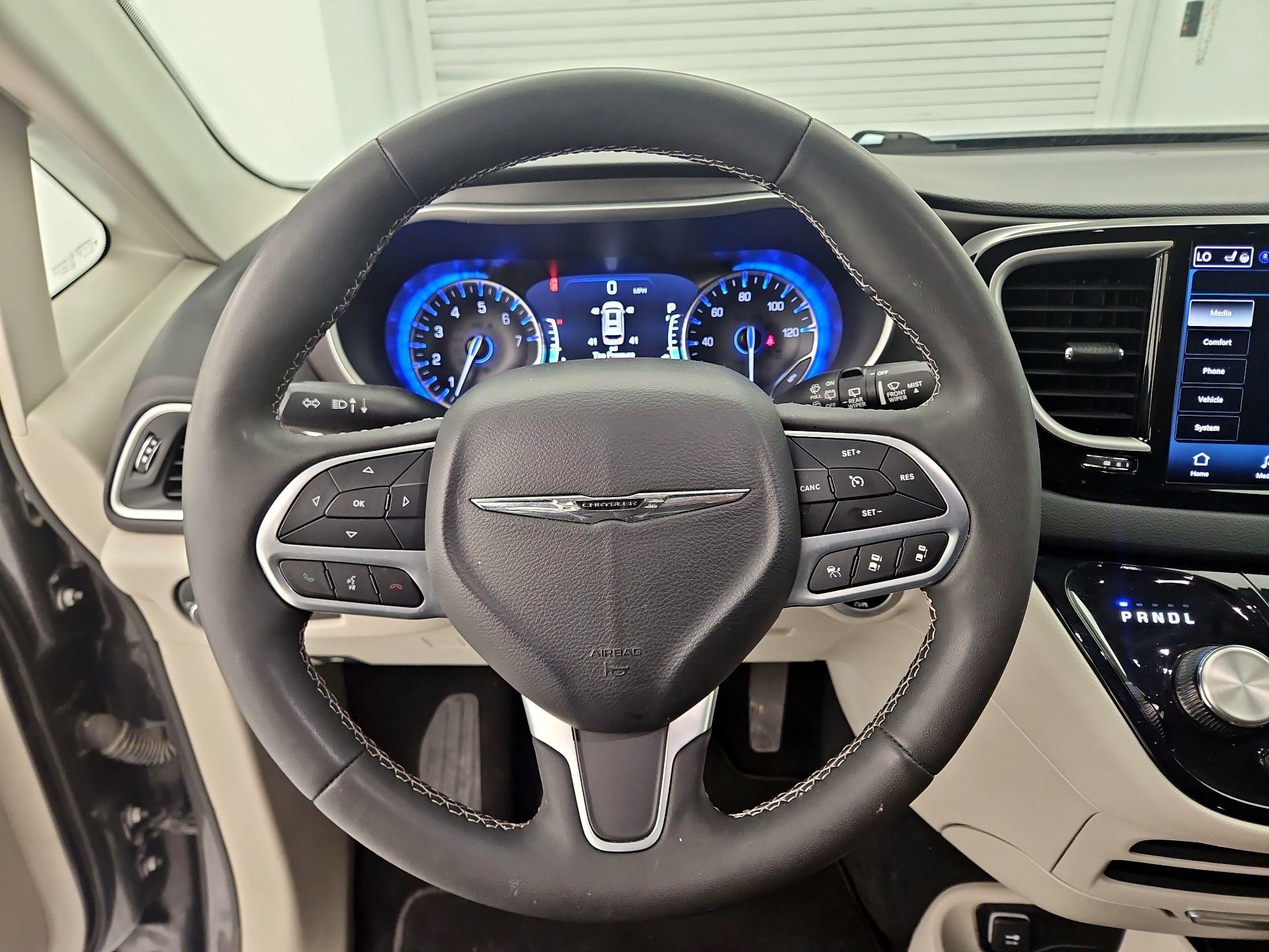 Thumbnail: 2023 Chrysler Pacifica - 10