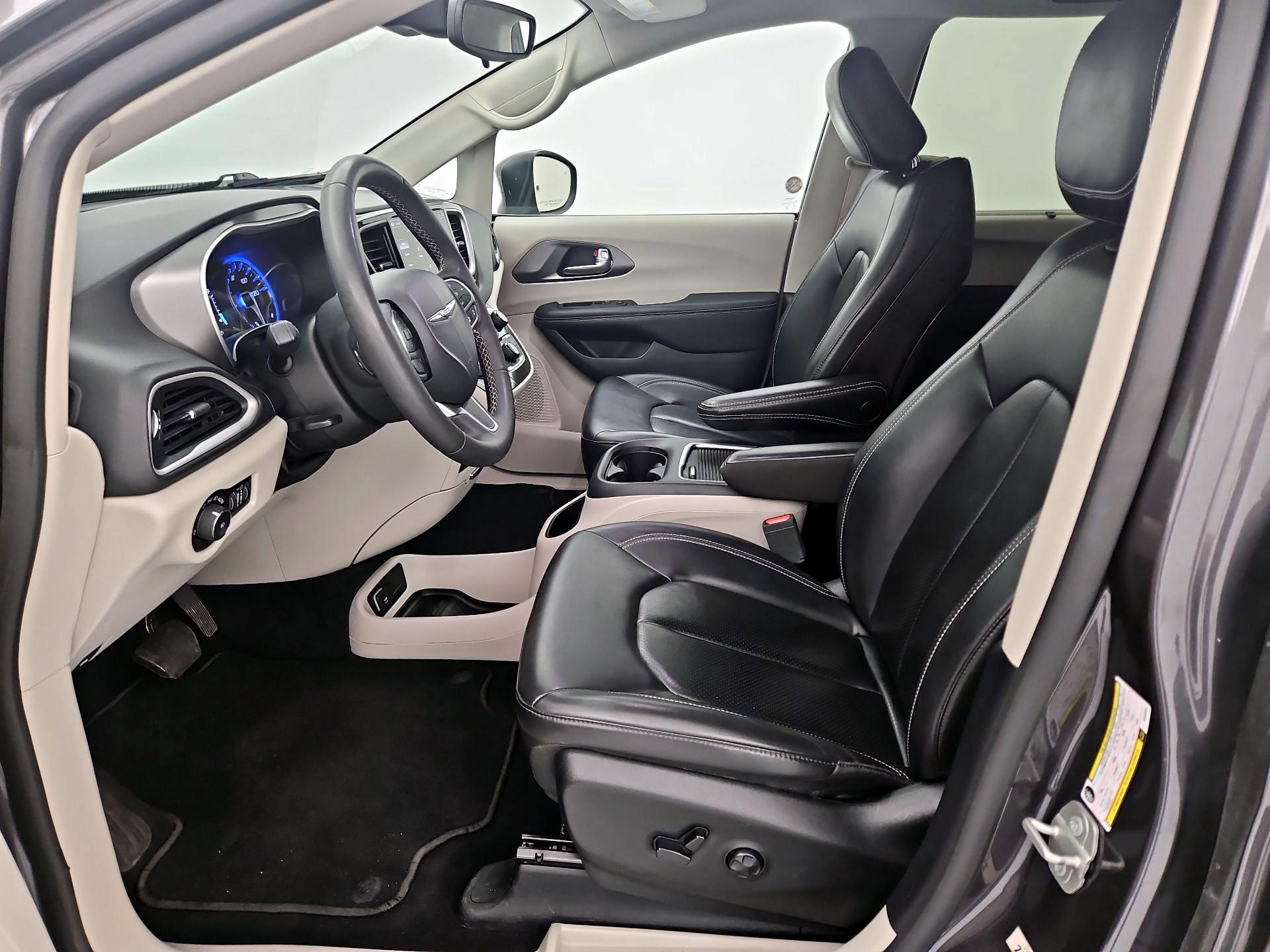 Thumbnail: 2023 Chrysler Pacifica - 11