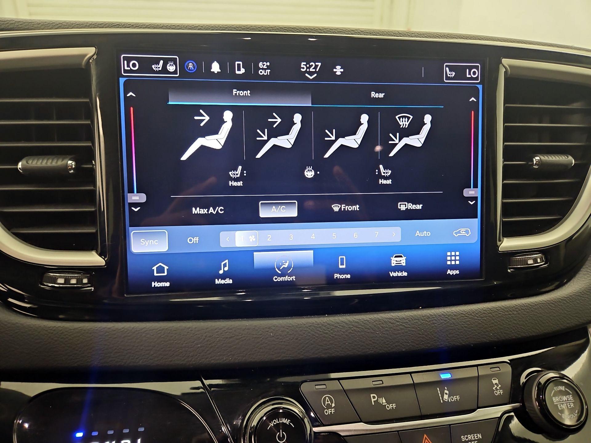 Thumbnail: 2023 Chrysler Pacifica - 16