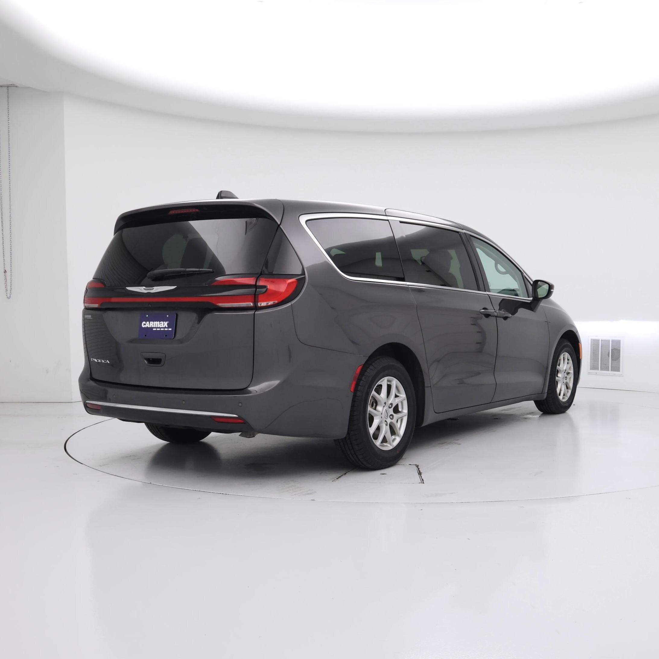 Thumbnail: 2023 Chrysler Pacifica - 8