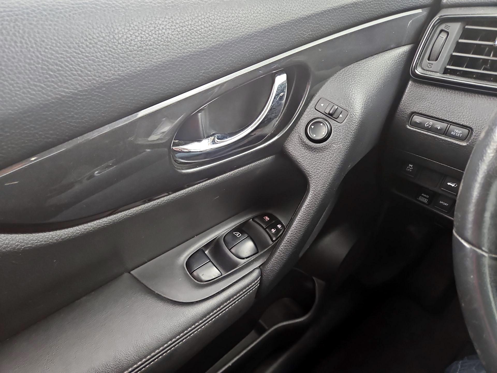 Thumbnail: 2018 Nissan Rogue - 12