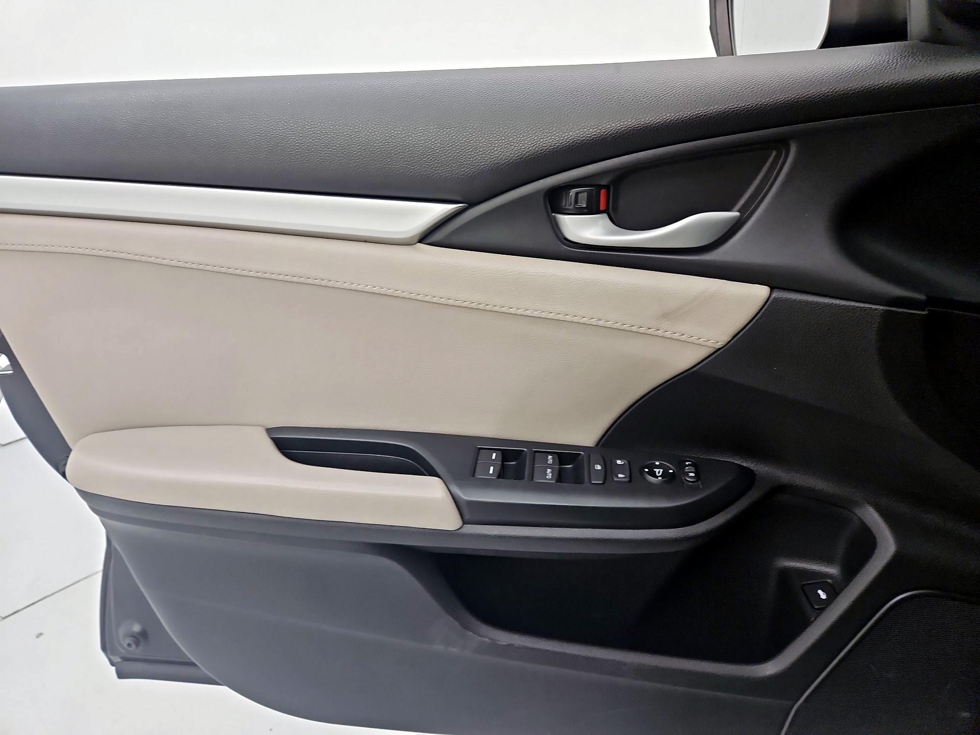 Thumbnail: 2016 Honda Civic - 12