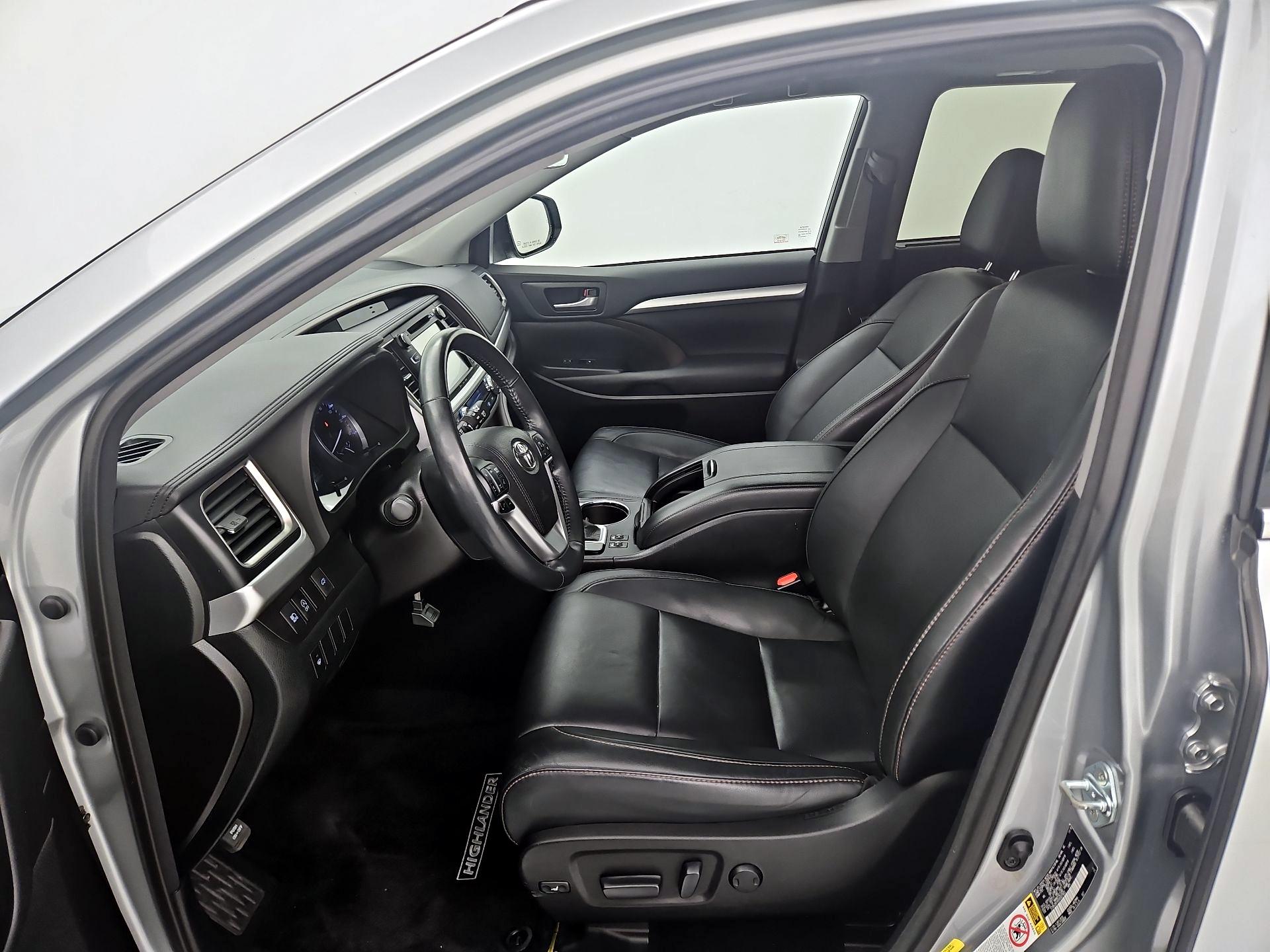 Thumbnail: 2017 Toyota Highlander - 11