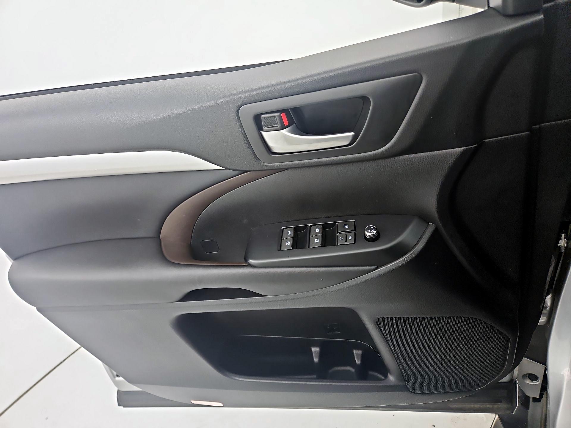 Thumbnail: 2017 Toyota Highlander - 12