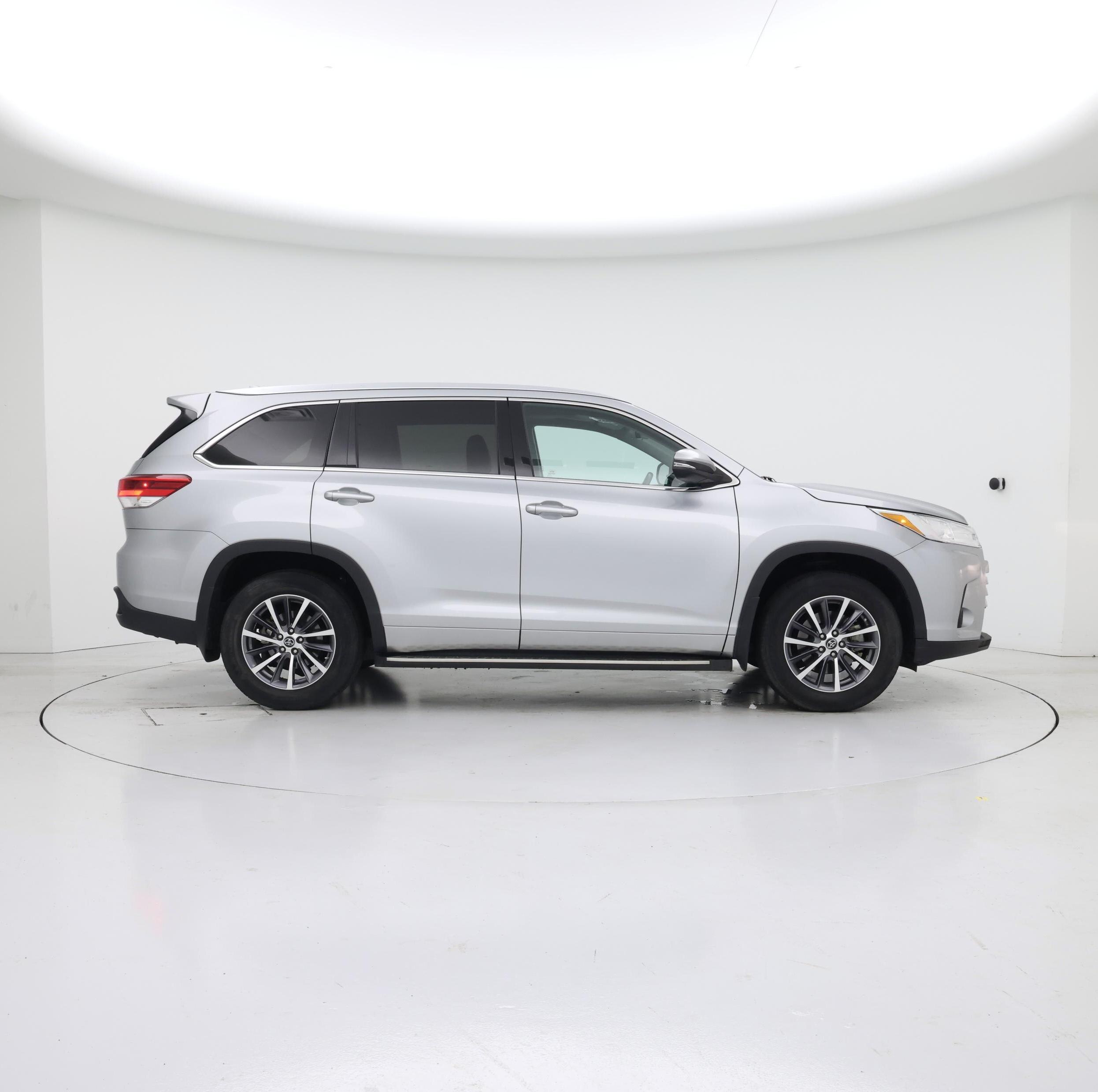 Thumbnail: 2017 Toyota Highlander - 7