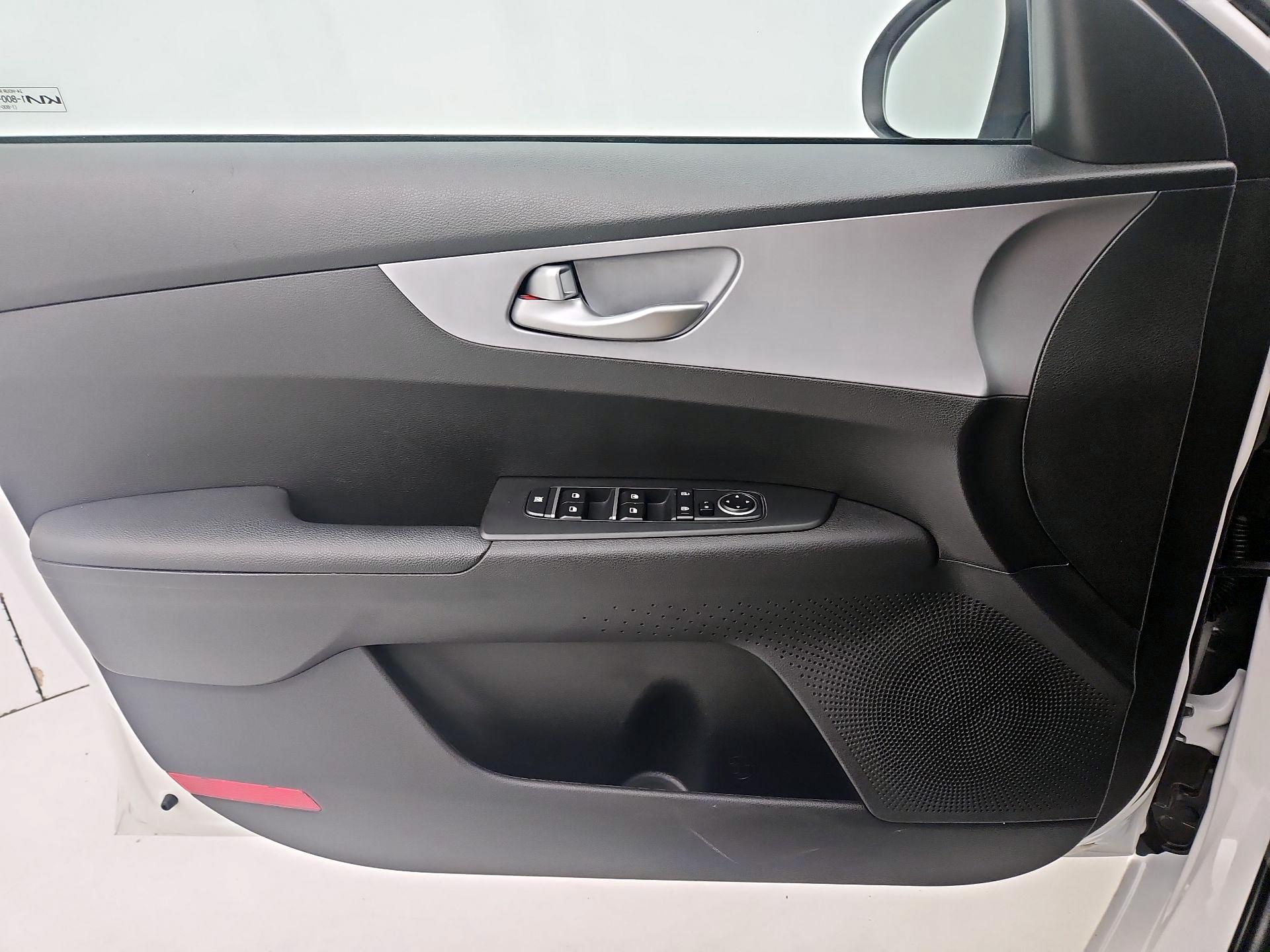 Thumbnail: 2023 Kia Forte - 12