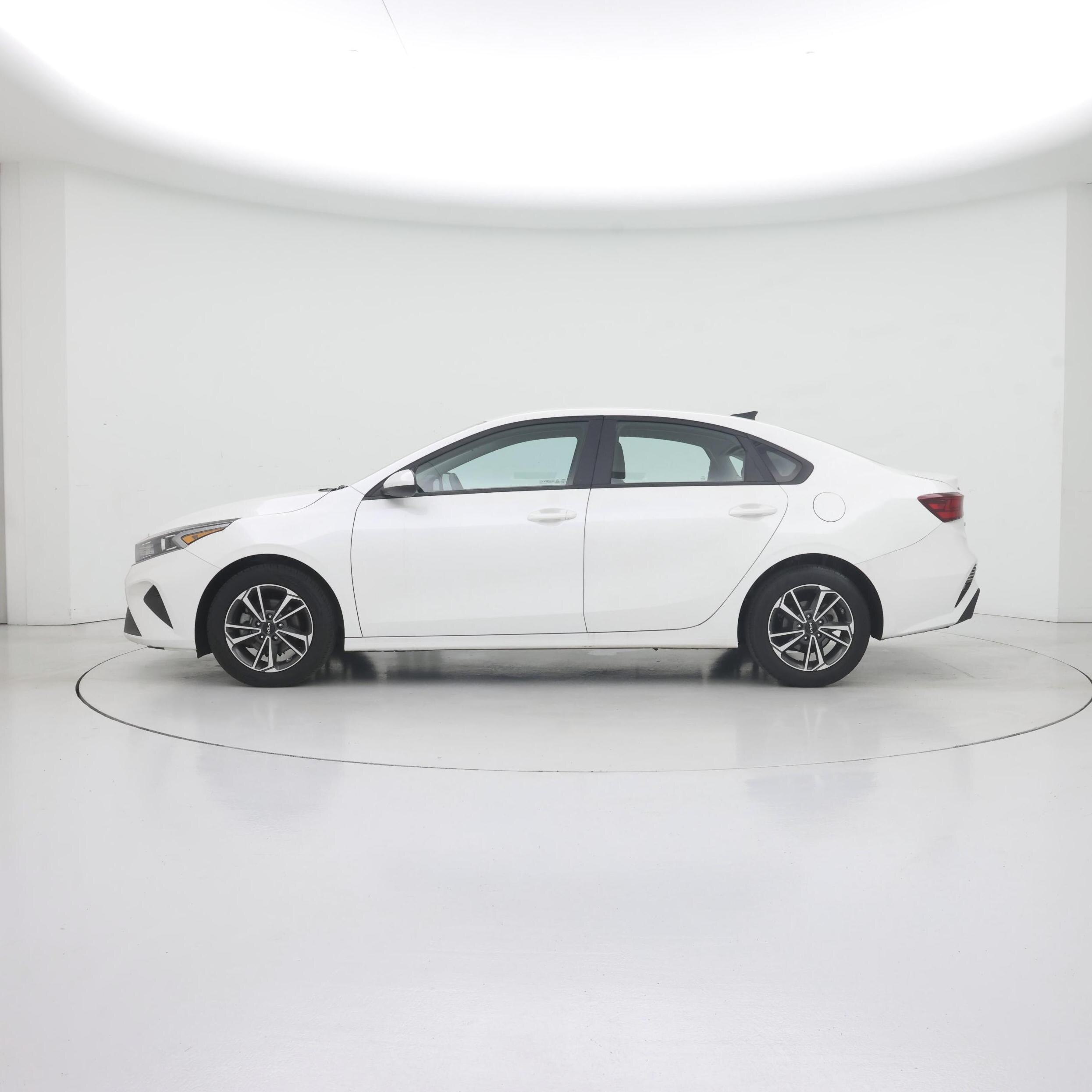 Thumbnail: 2023 Kia Forte - 3