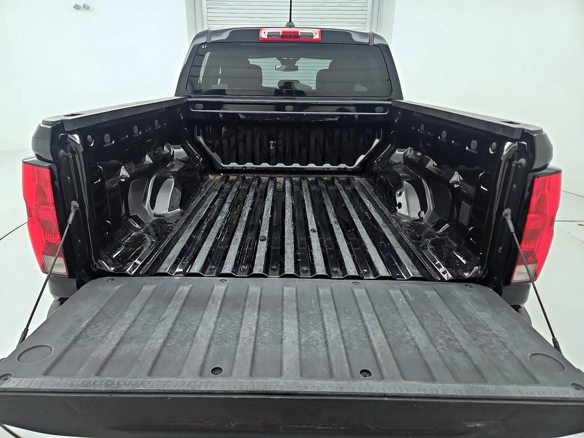 Thumbnail: 2023 Chevrolet Colorado - 20