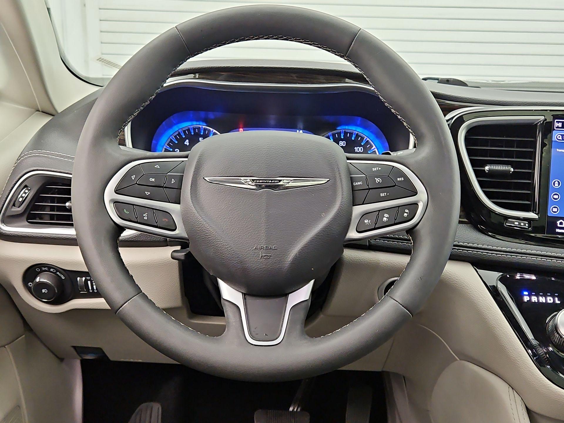 Thumbnail: 2024 Chrysler Pacifica - 10