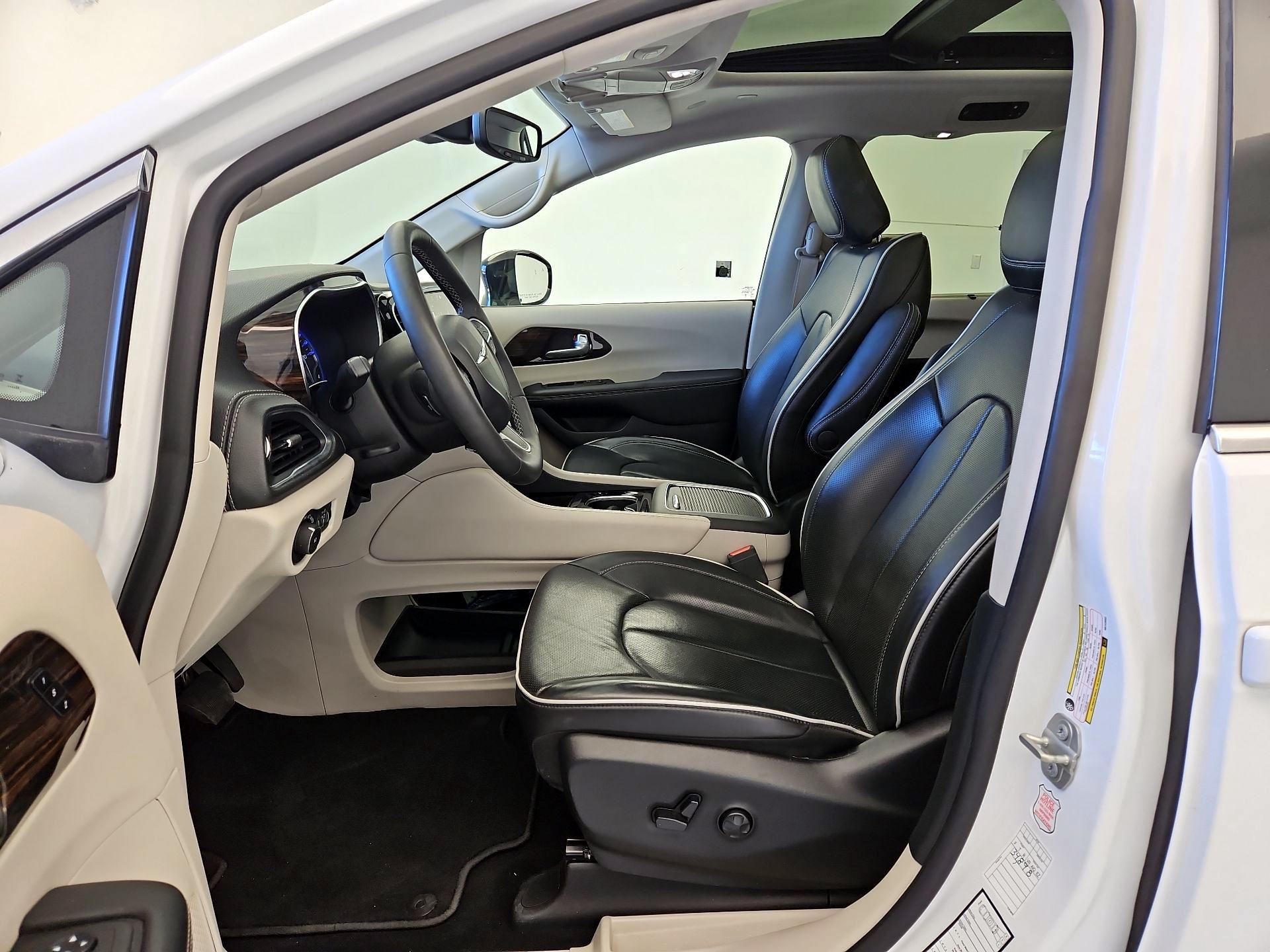 Thumbnail: 2024 Chrysler Pacifica - 11