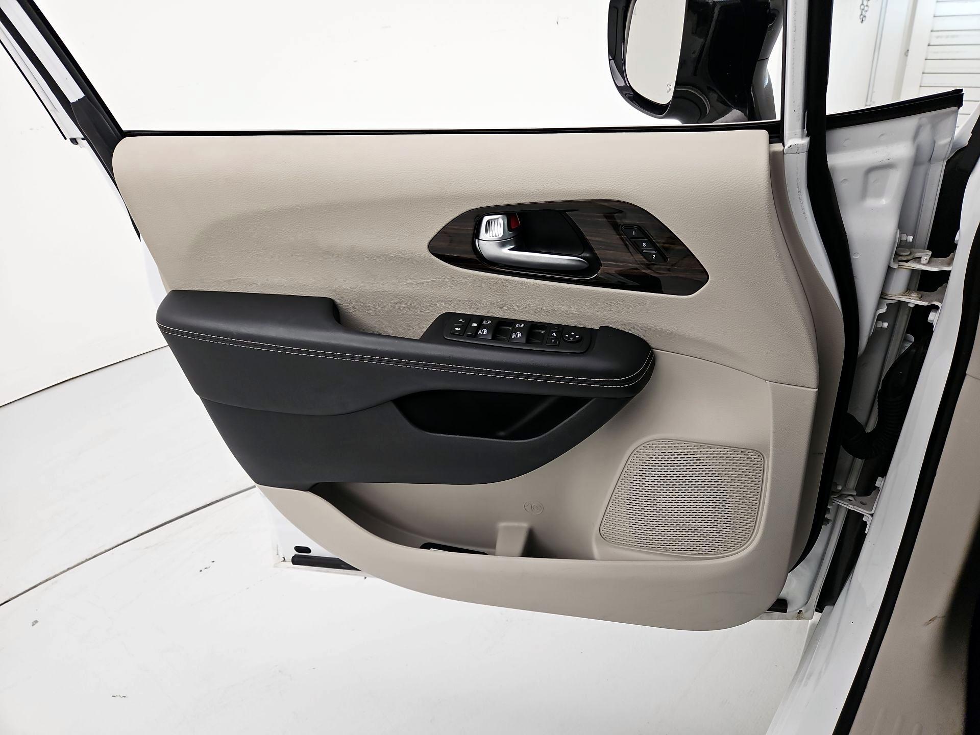 Thumbnail: 2024 Chrysler Pacifica - 12