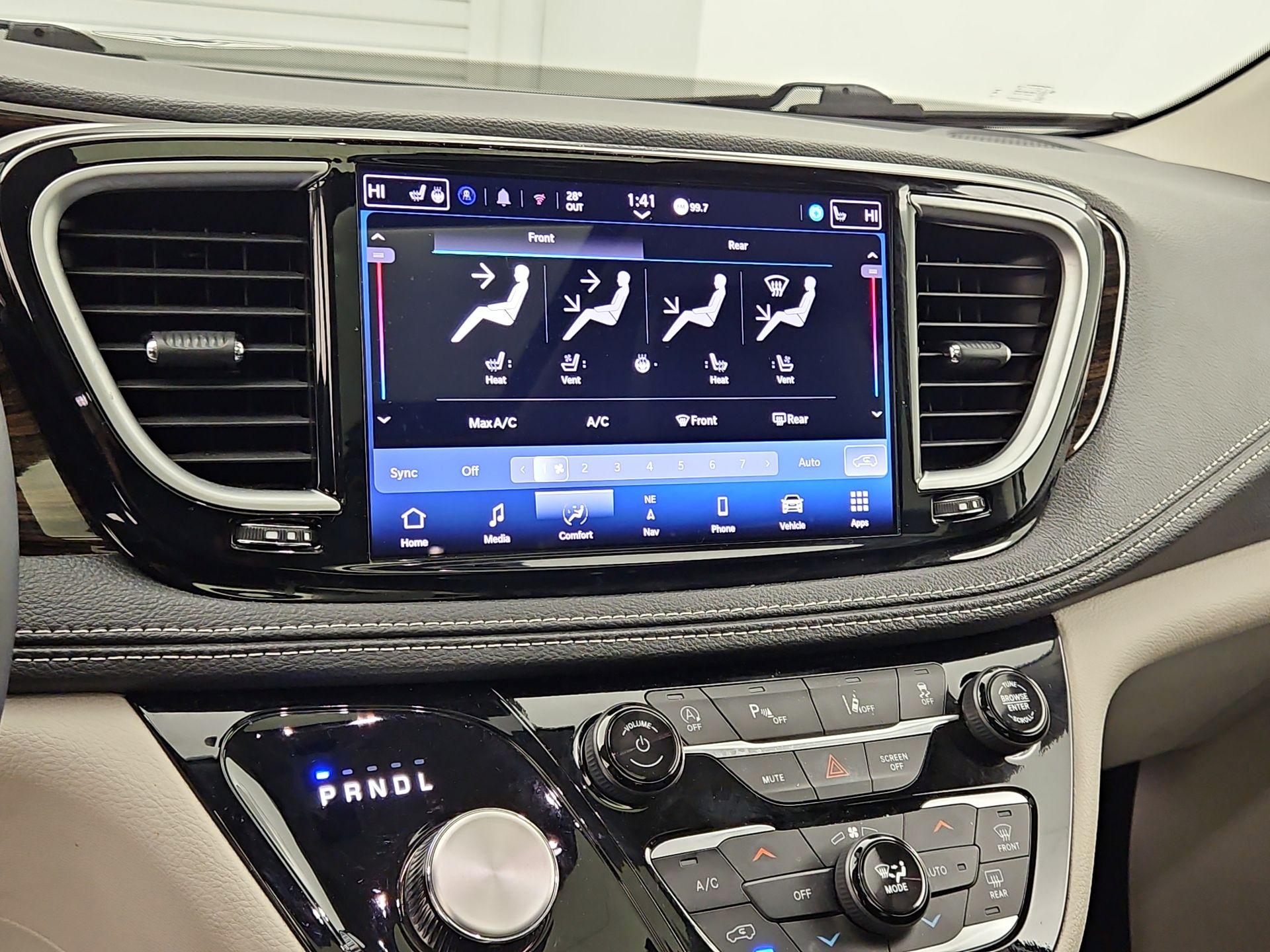 Thumbnail: 2024 Chrysler Pacifica - 17