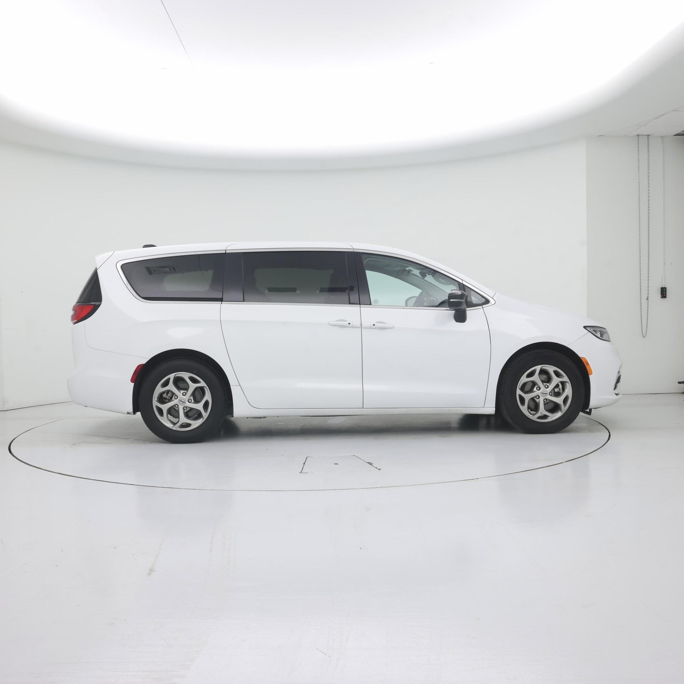 Thumbnail: 2024 Chrysler Pacifica - 7