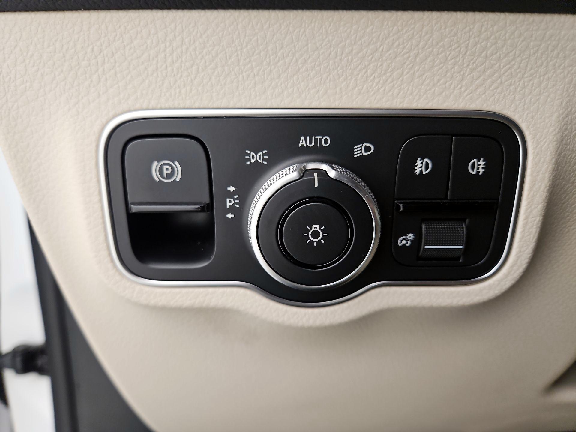 Thumbnail: 2025 Mercedes-Benz GLB - 13