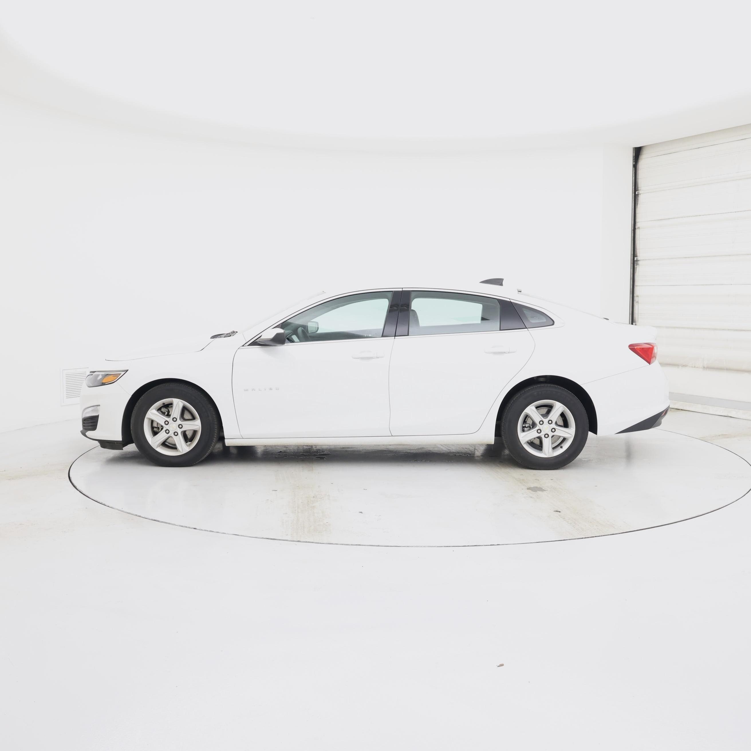Thumbnail: 2023 Chevrolet Malibu - 3