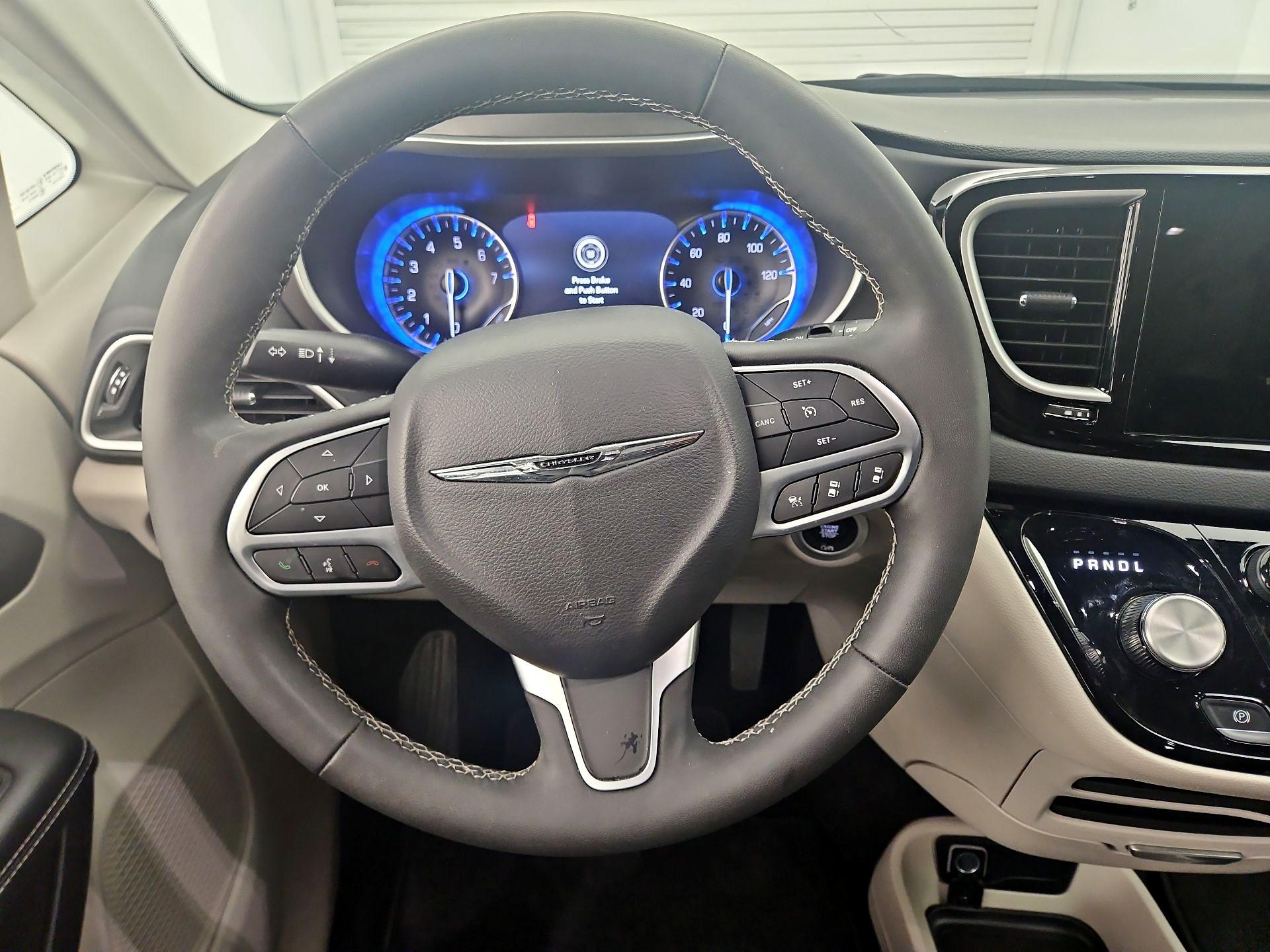 Thumbnail: 2024 Chrysler Pacifica - 10