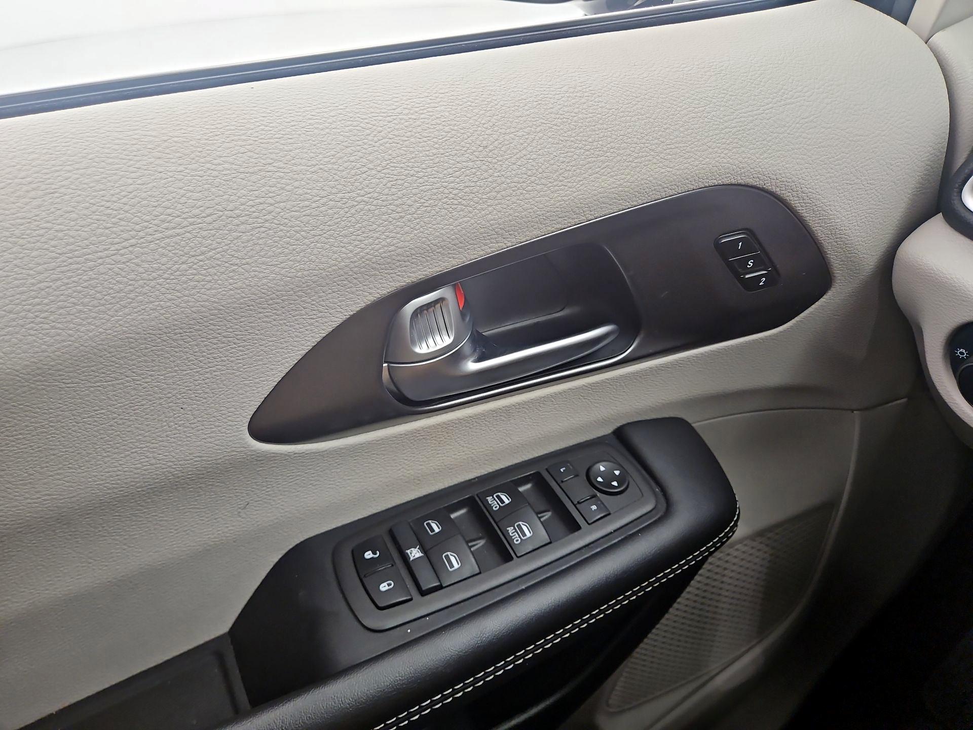 Thumbnail: 2024 Chrysler Pacifica - 12