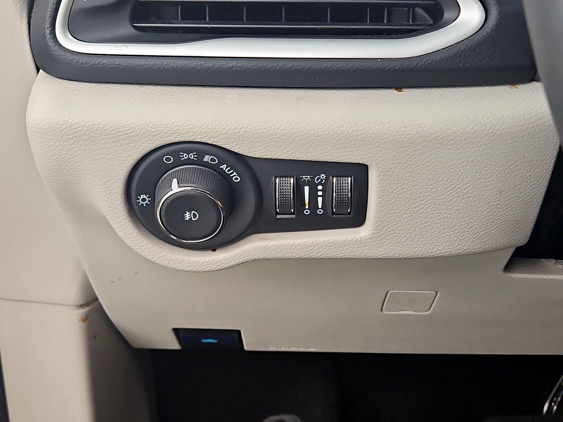 Thumbnail: 2024 Chrysler Pacifica - 13