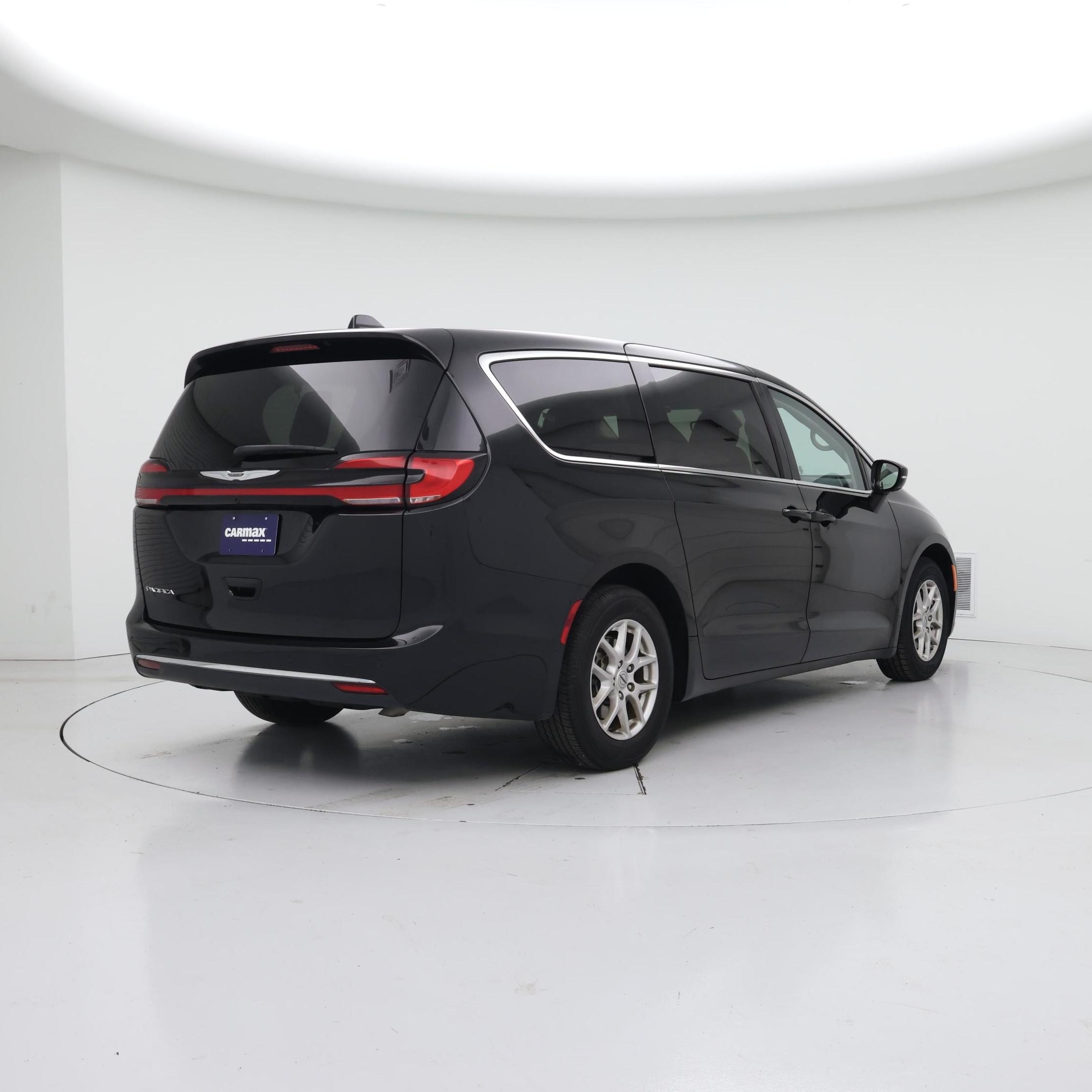 Thumbnail: 2024 Chrysler Pacifica - 8