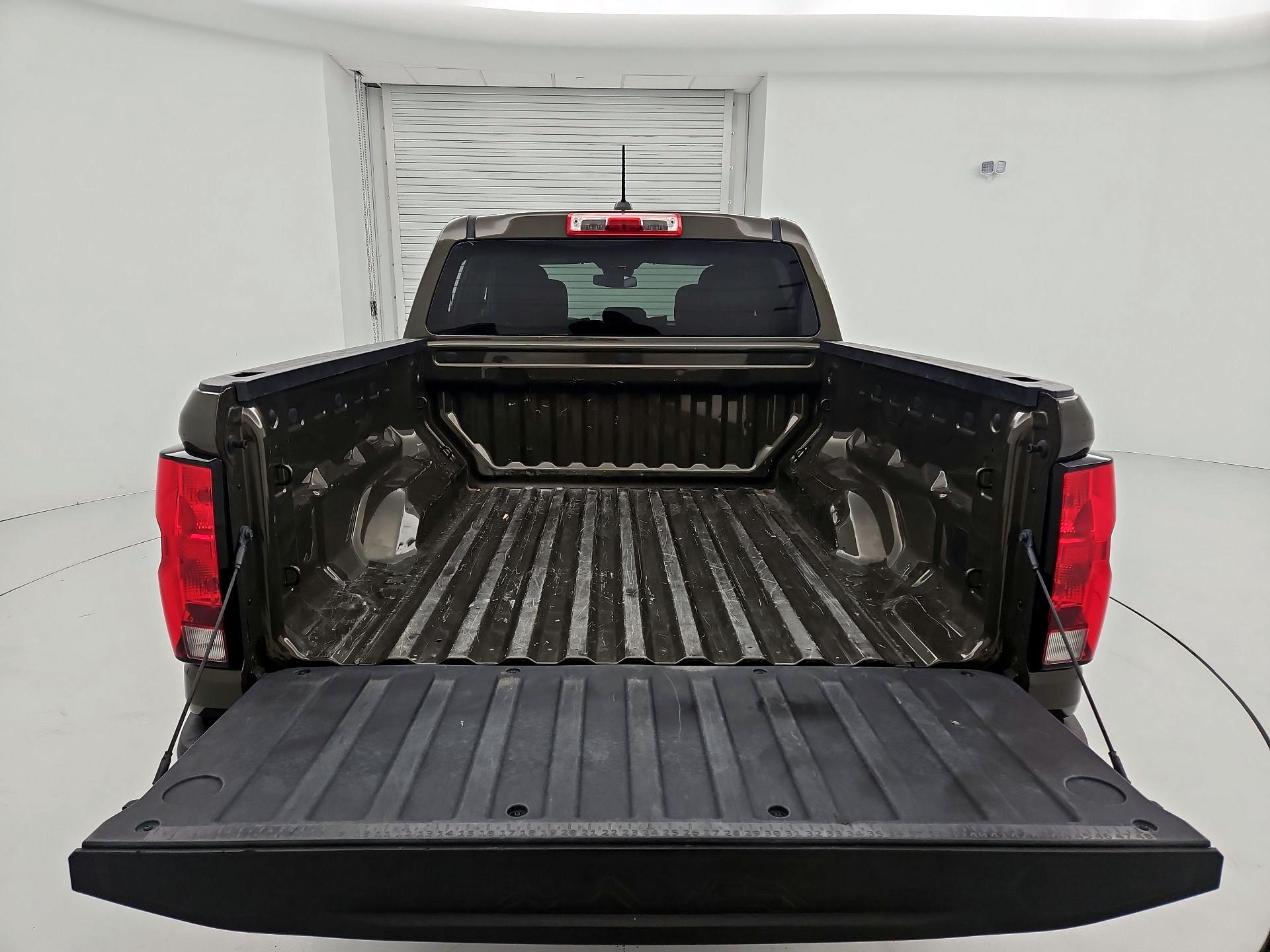 Thumbnail: 2023 Chevrolet Colorado - 20