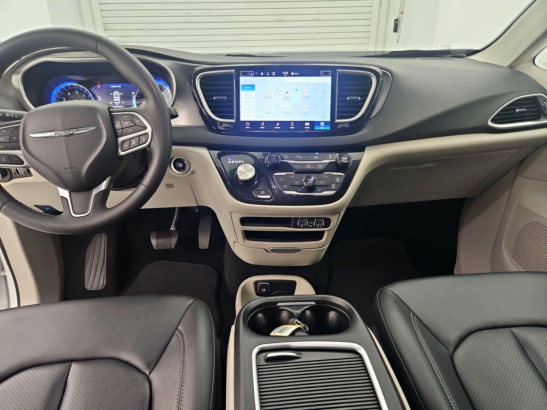 Thumbnail: 2024 Chrysler Pacifica - 9