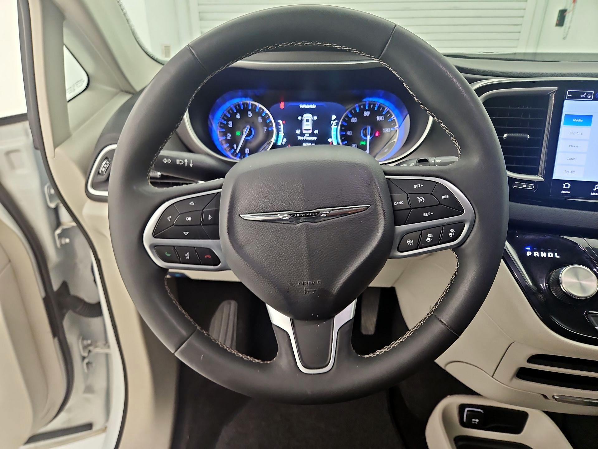 Thumbnail: 2024 Chrysler Pacifica - 10