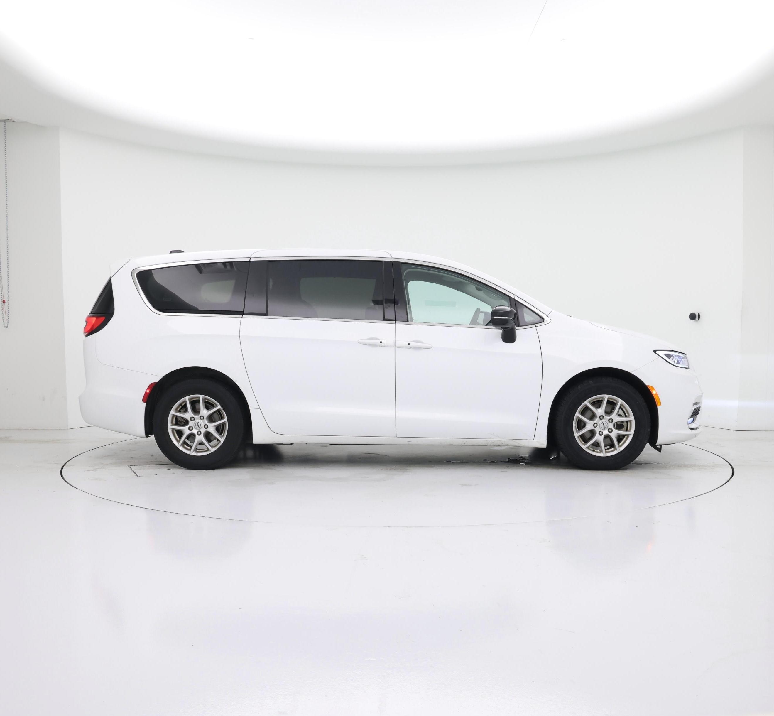 Thumbnail: 2024 Chrysler Pacifica - 7