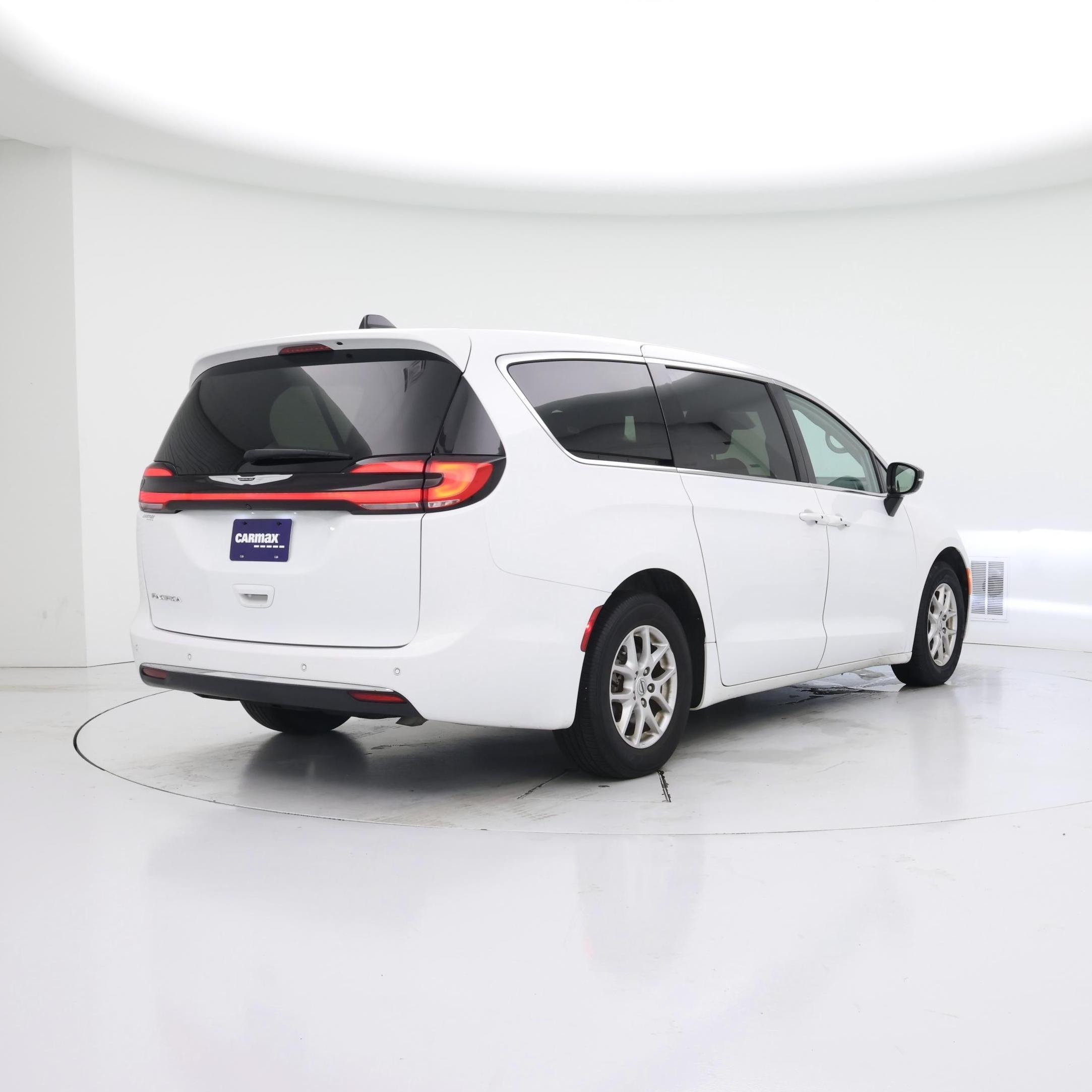 Thumbnail: 2024 Chrysler Pacifica - 8