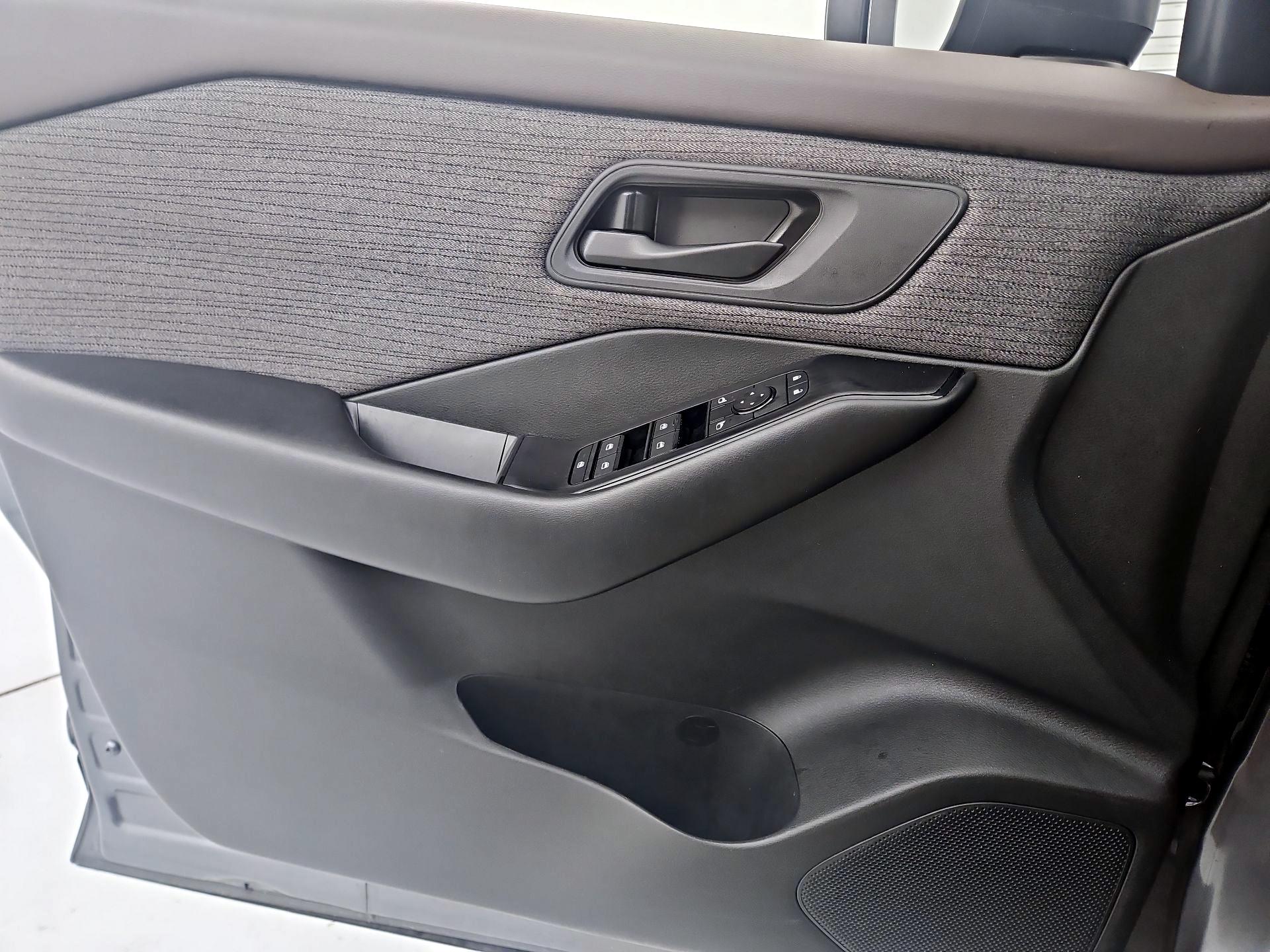 Thumbnail: 2023 Nissan Rogue - 12