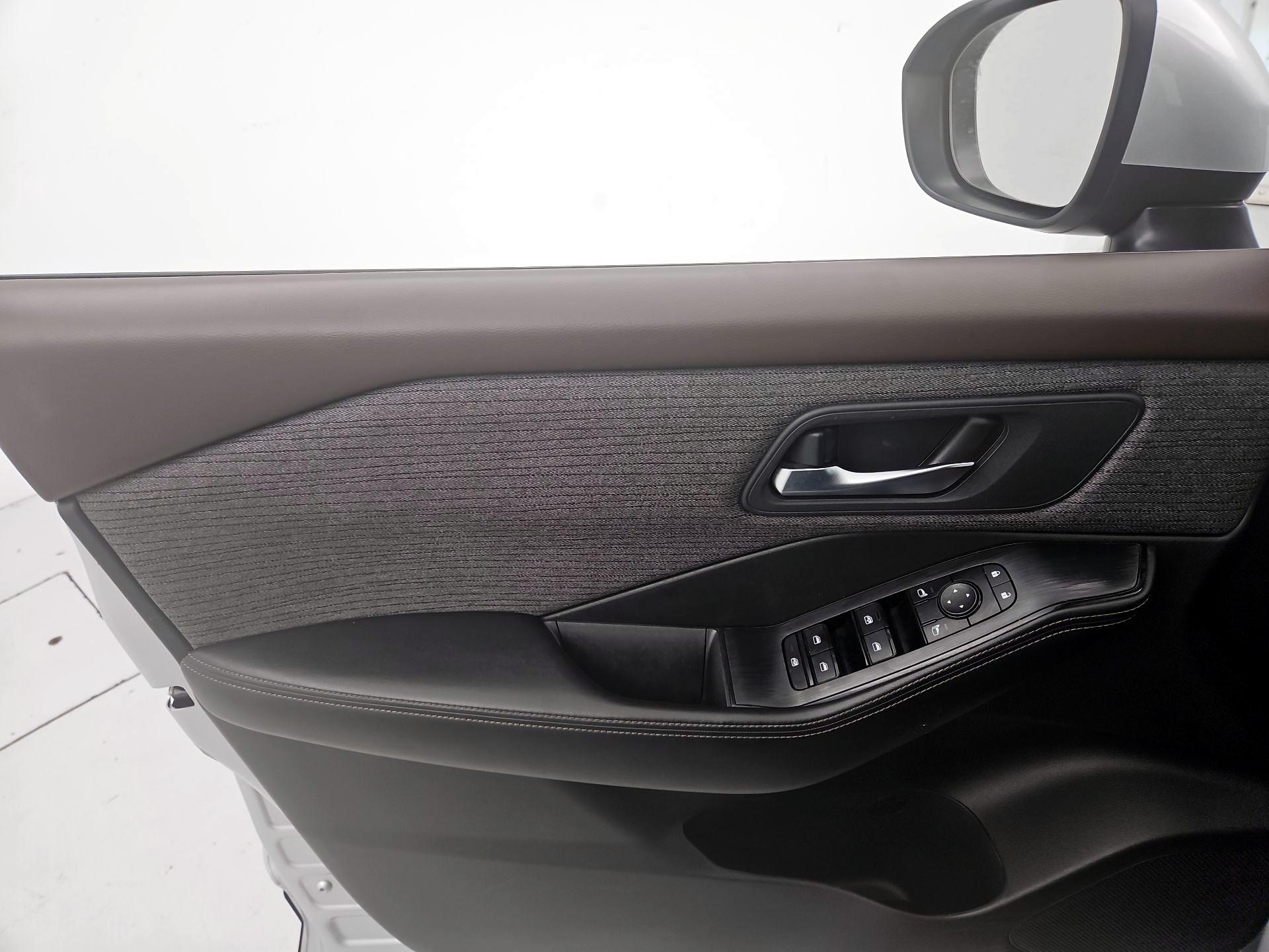 Thumbnail: 2023 Nissan Rogue - 12