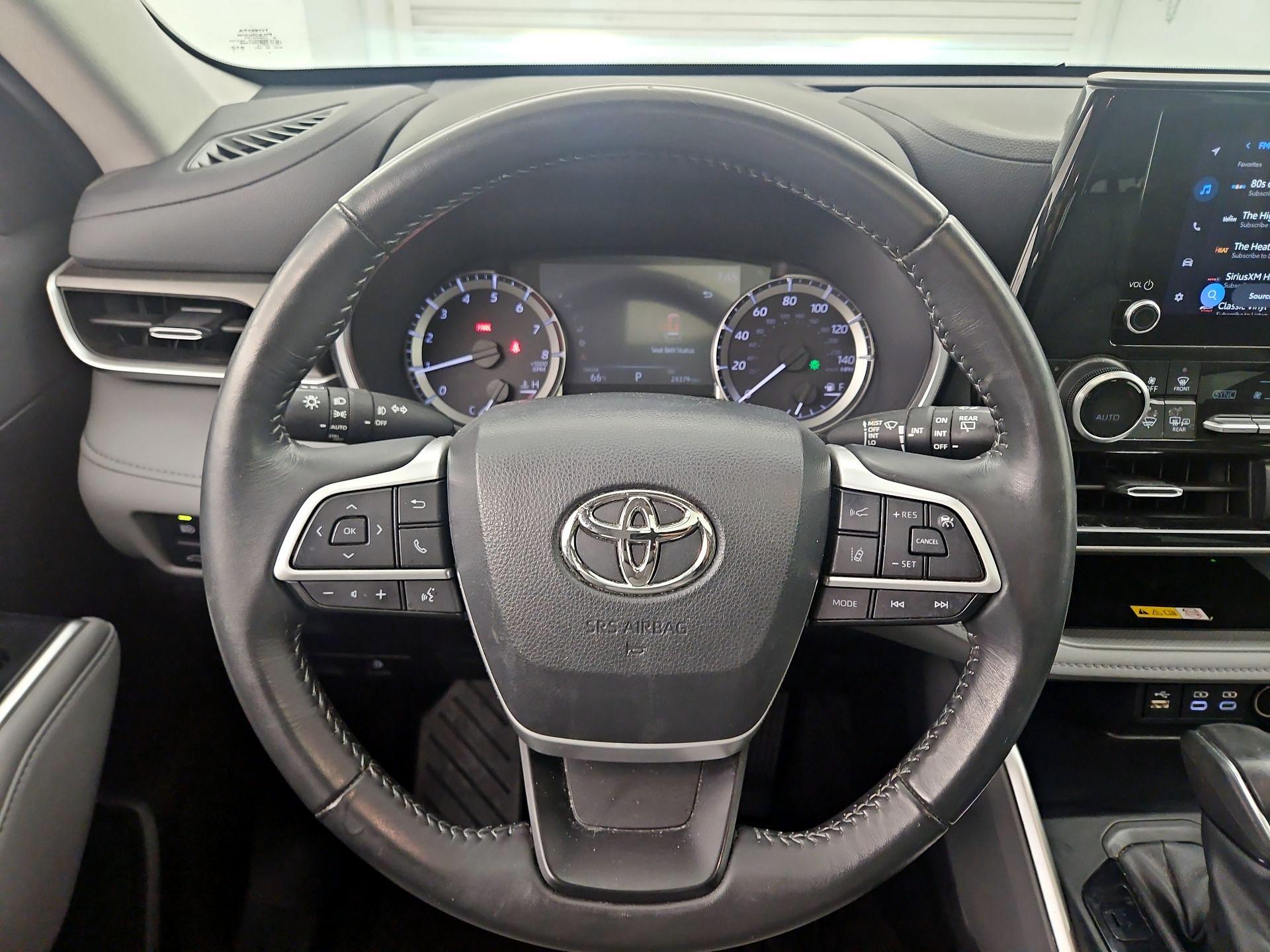 Thumbnail: 2023 Toyota Highlander - 10