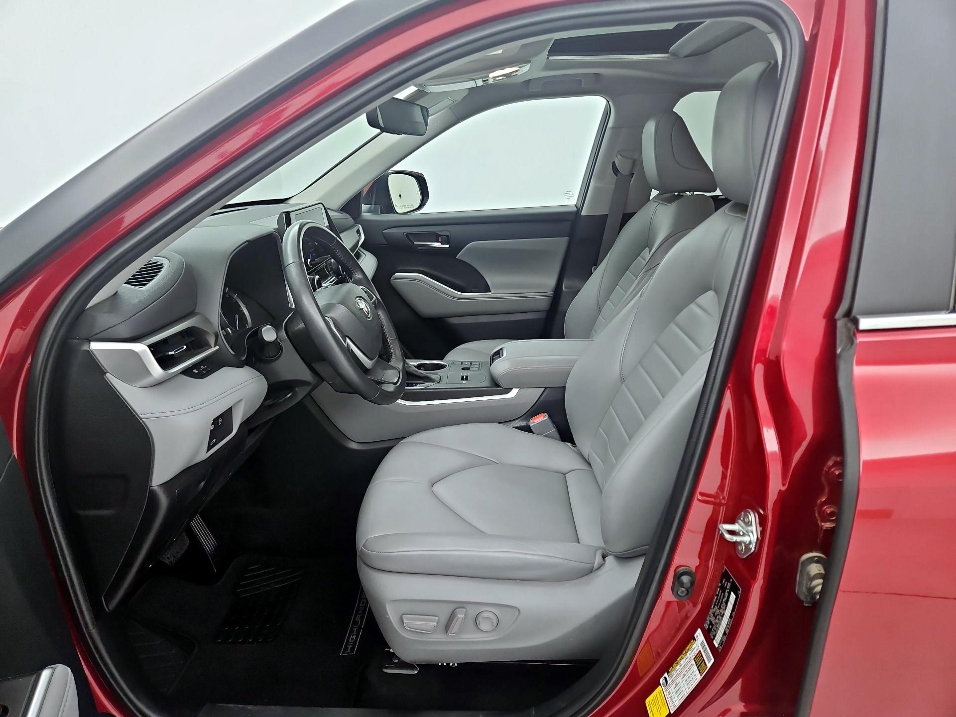 Thumbnail: 2023 Toyota Highlander - 11