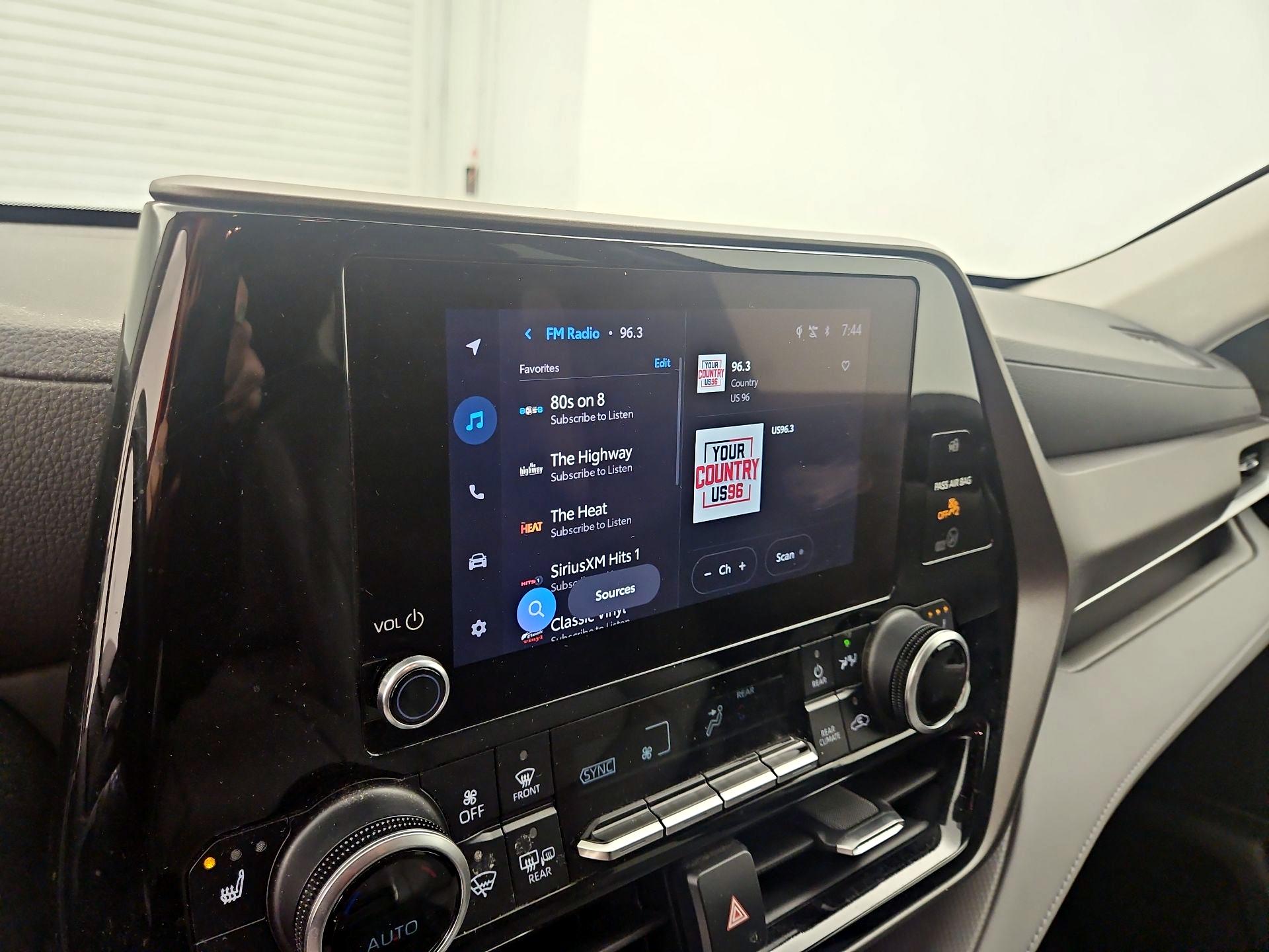 Thumbnail: 2023 Toyota Highlander - 15