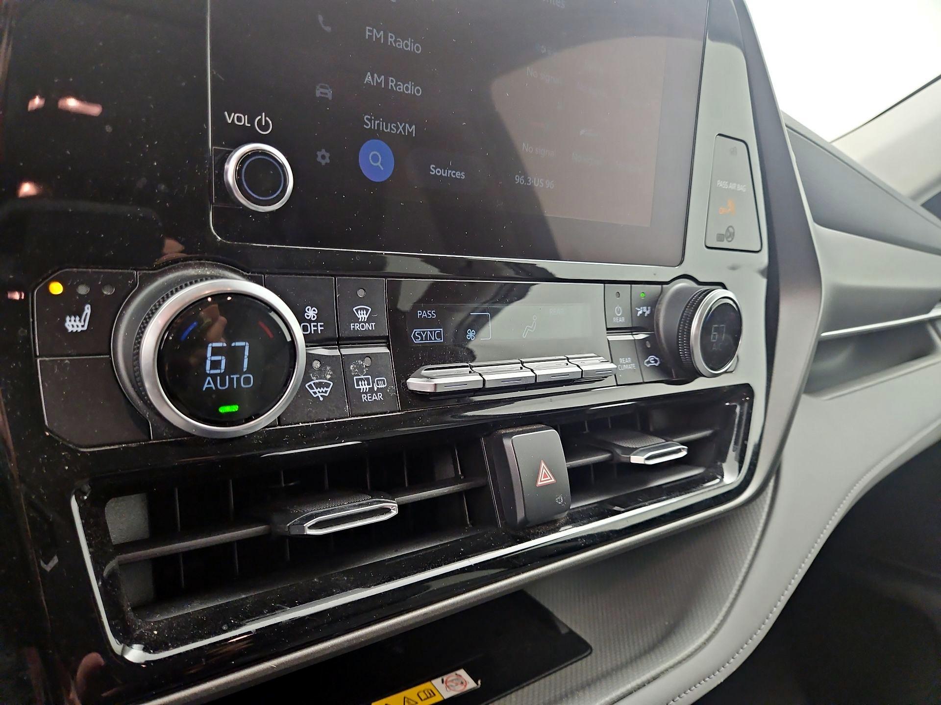 Thumbnail: 2023 Toyota Highlander - 16