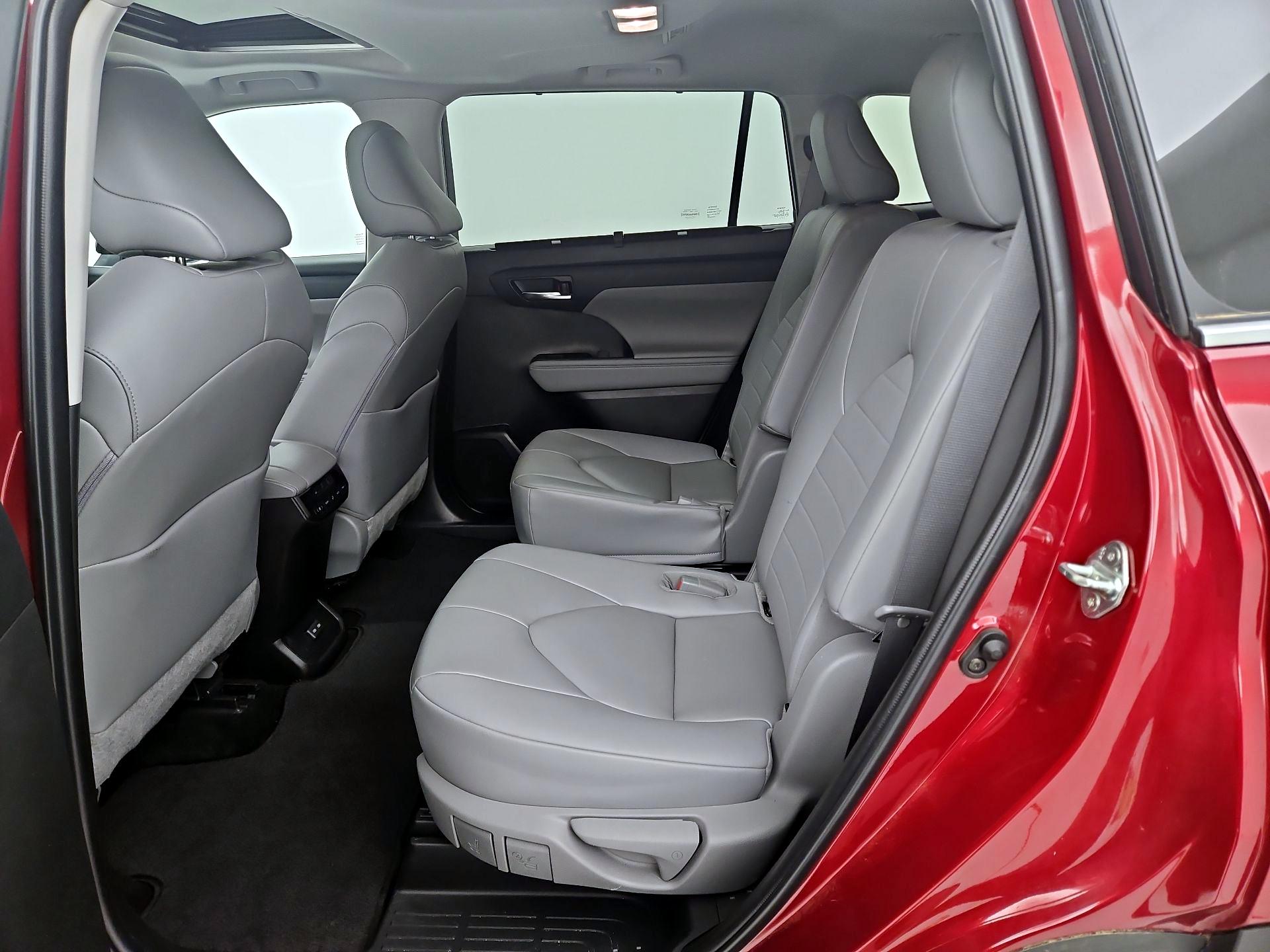 Thumbnail: 2023 Toyota Highlander - 20