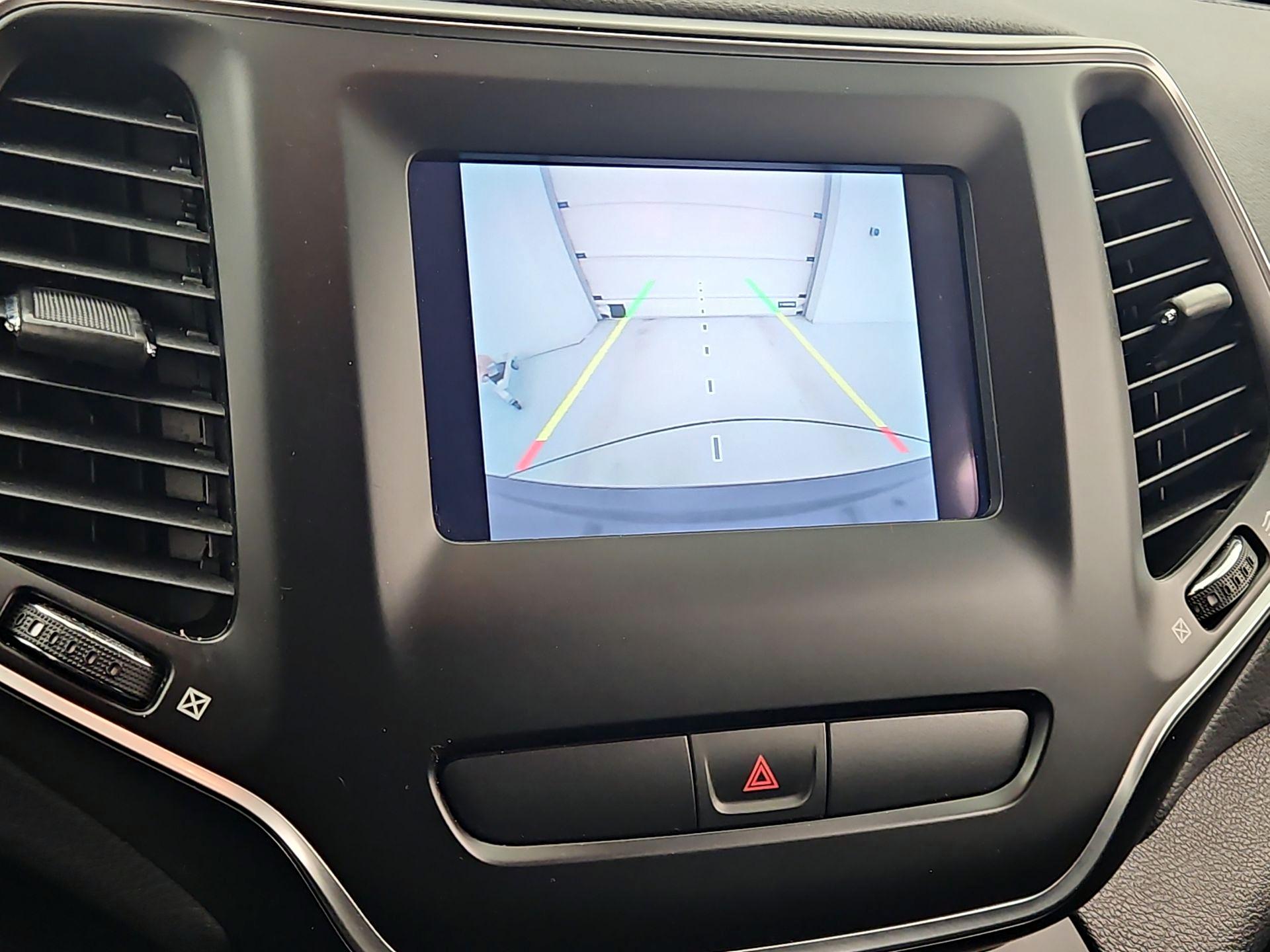 Thumbnail: 2019 Jeep Cherokee - 14