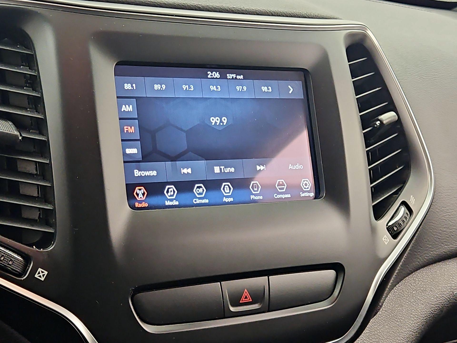 Thumbnail: 2019 Jeep Cherokee - 15