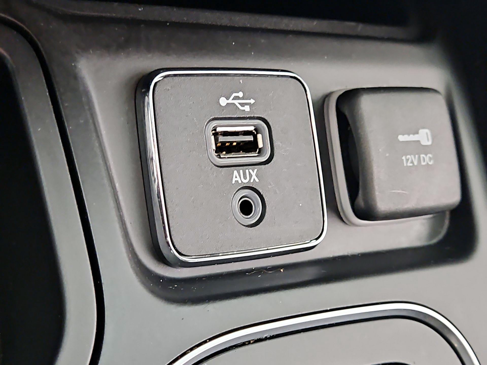 Thumbnail: 2019 Jeep Cherokee - 18