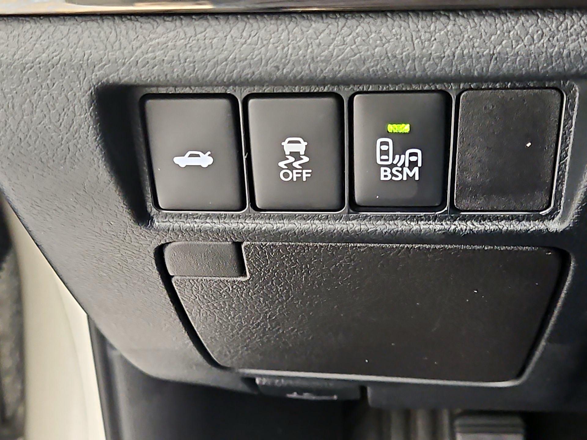 Thumbnail: 2015 Toyota Avalon - 13