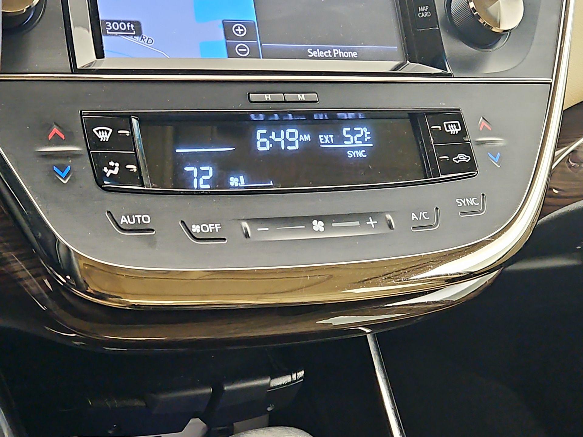 Thumbnail: 2015 Toyota Avalon - 17