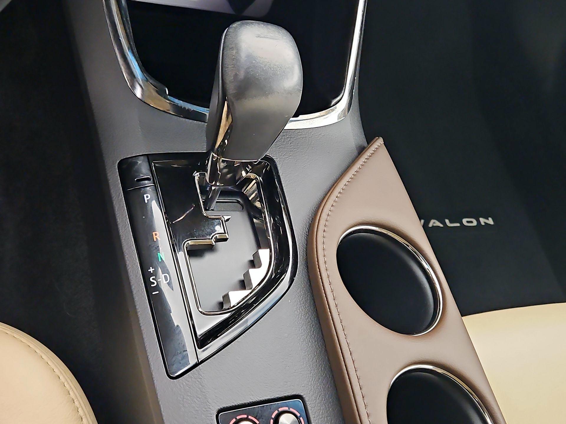 Thumbnail: 2015 Toyota Avalon - 18