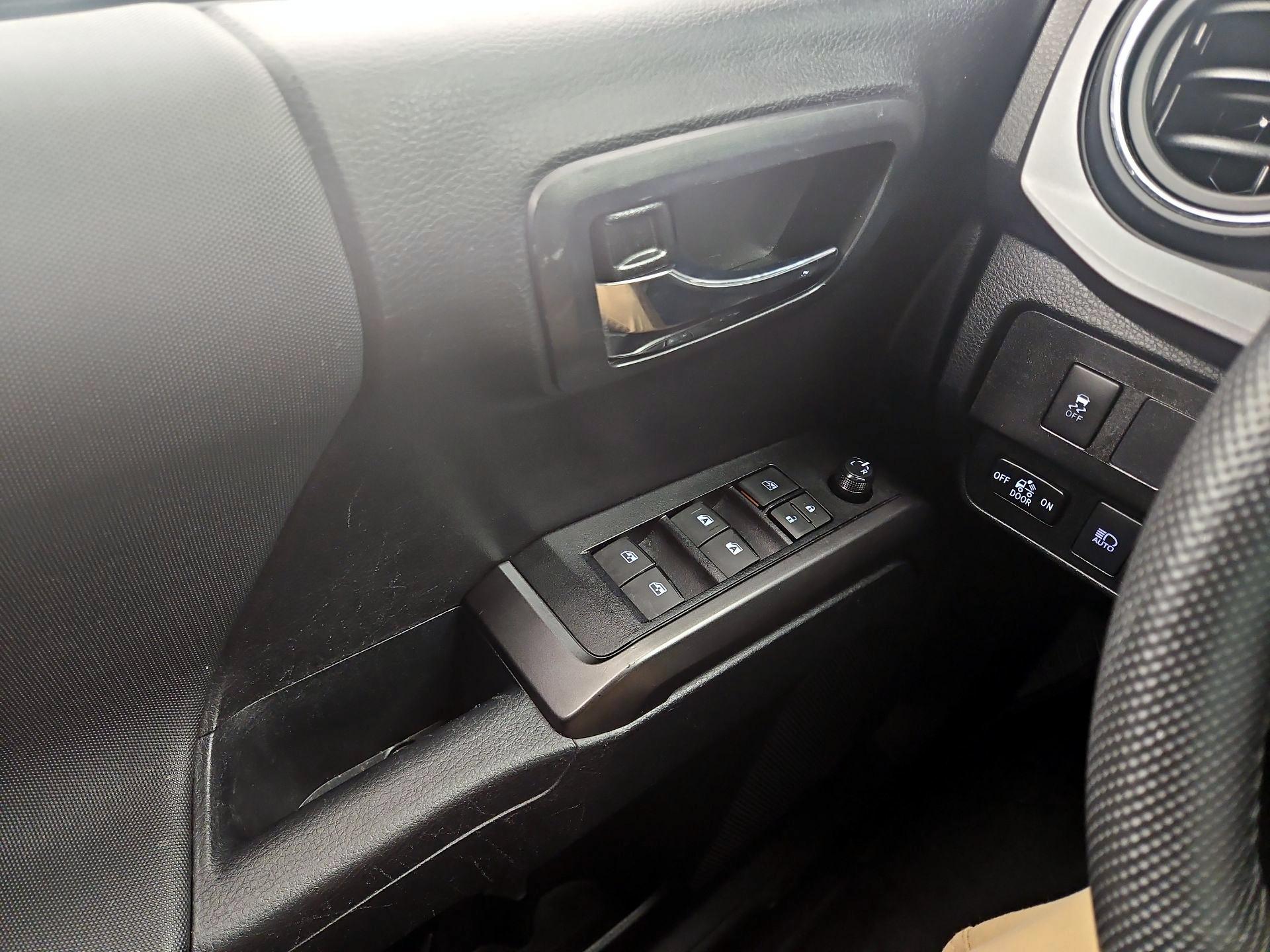 Thumbnail: 2021 Toyota Tacoma - 12