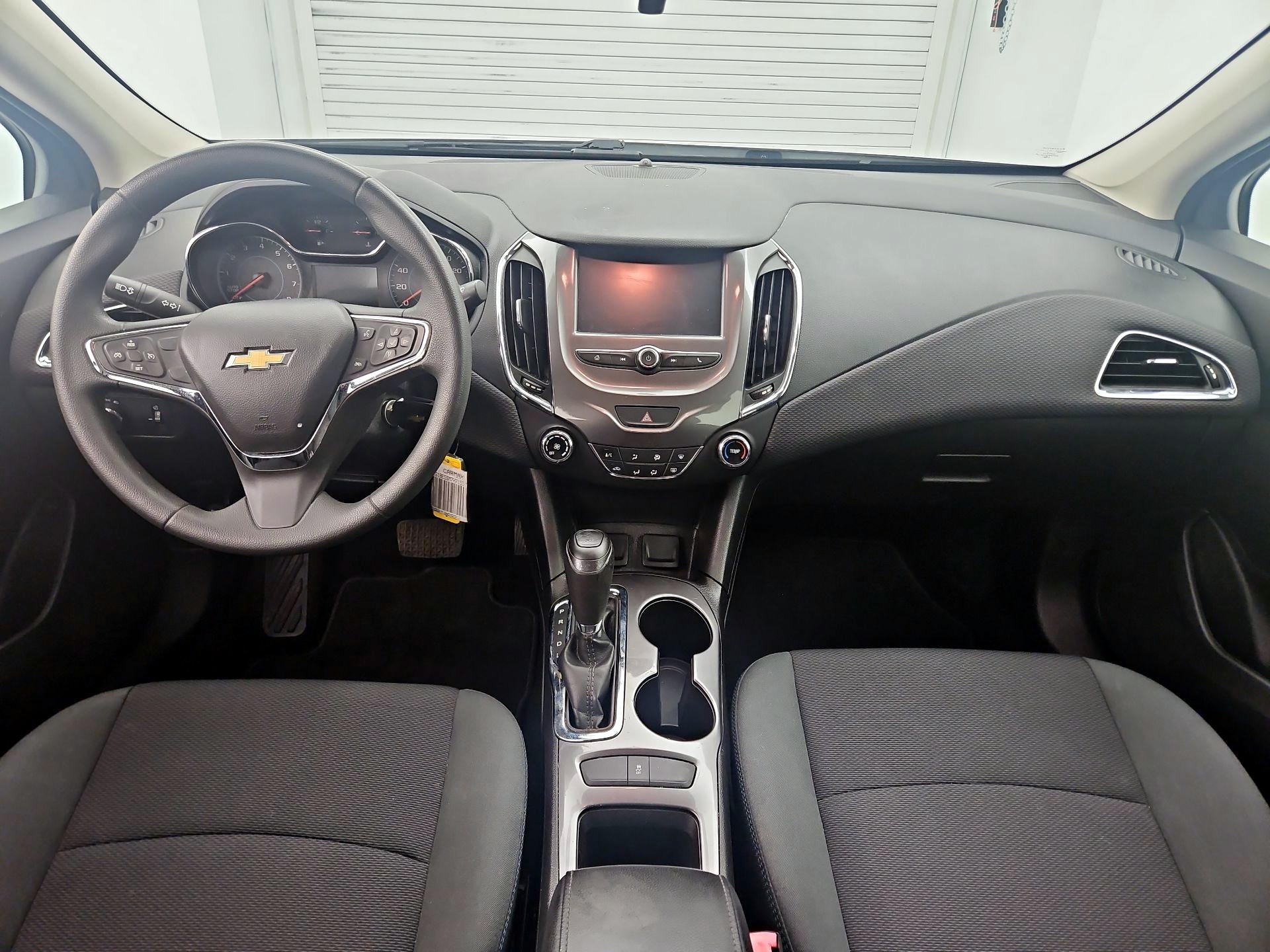 Thumbnail: 2017 Chevrolet Cruze - 9