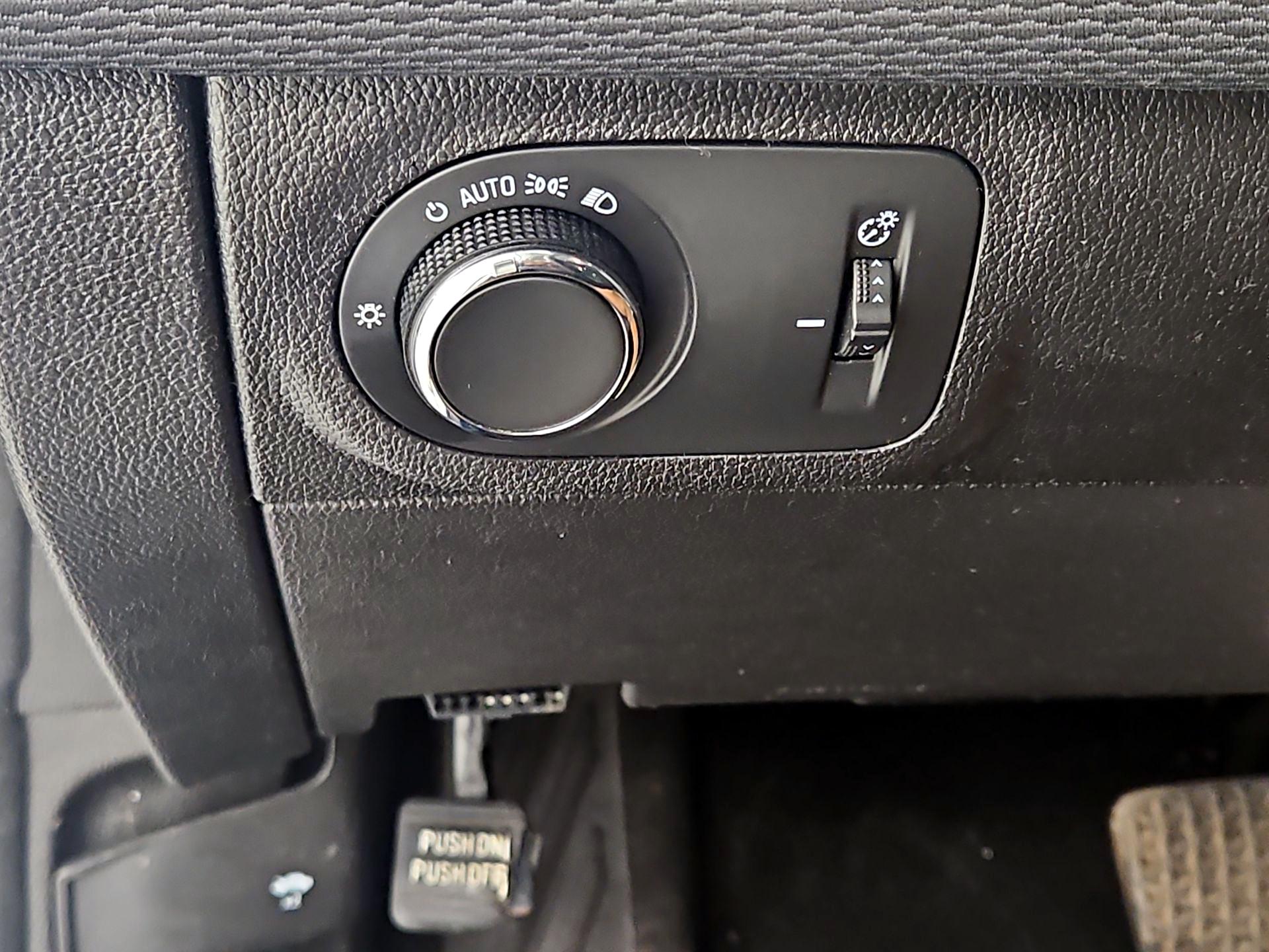 Thumbnail: 2017 Chevrolet Cruze - 13