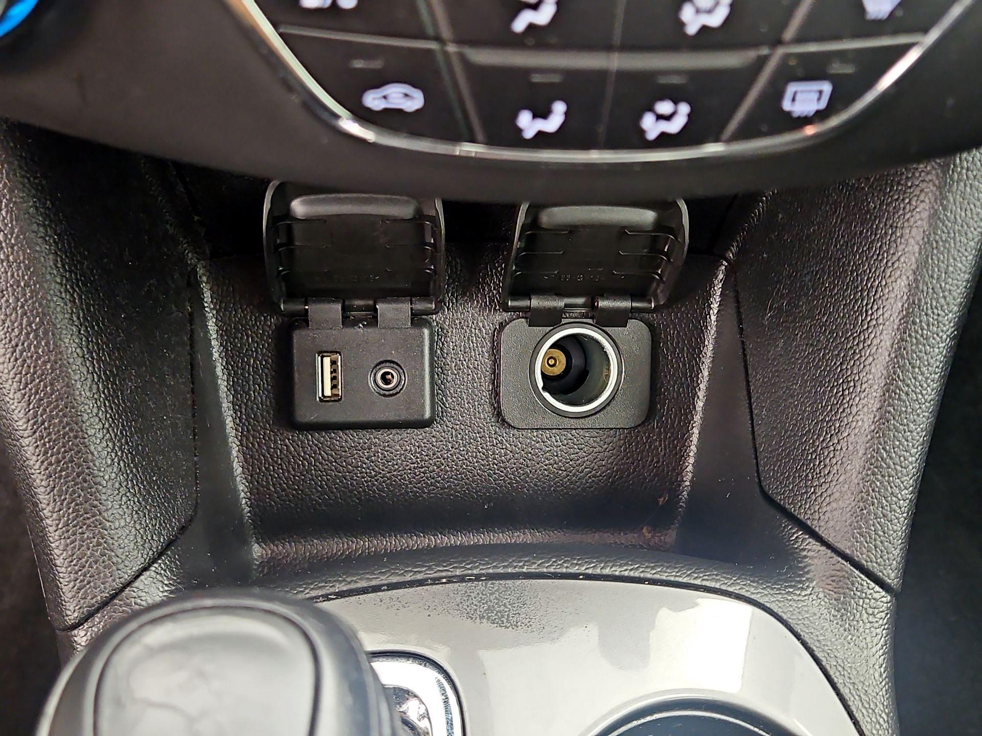 Thumbnail: 2017 Chevrolet Cruze - 17