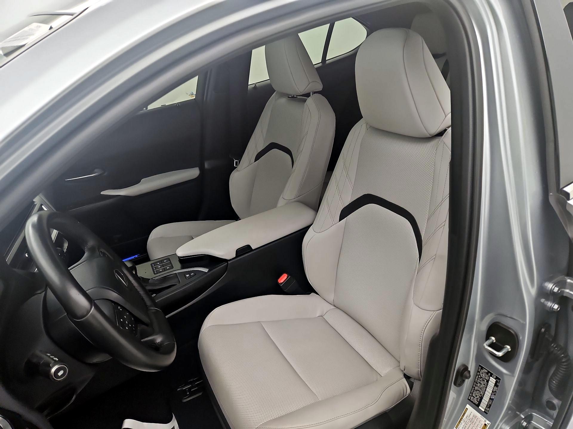 Thumbnail: 2024 Lexus UX - 11